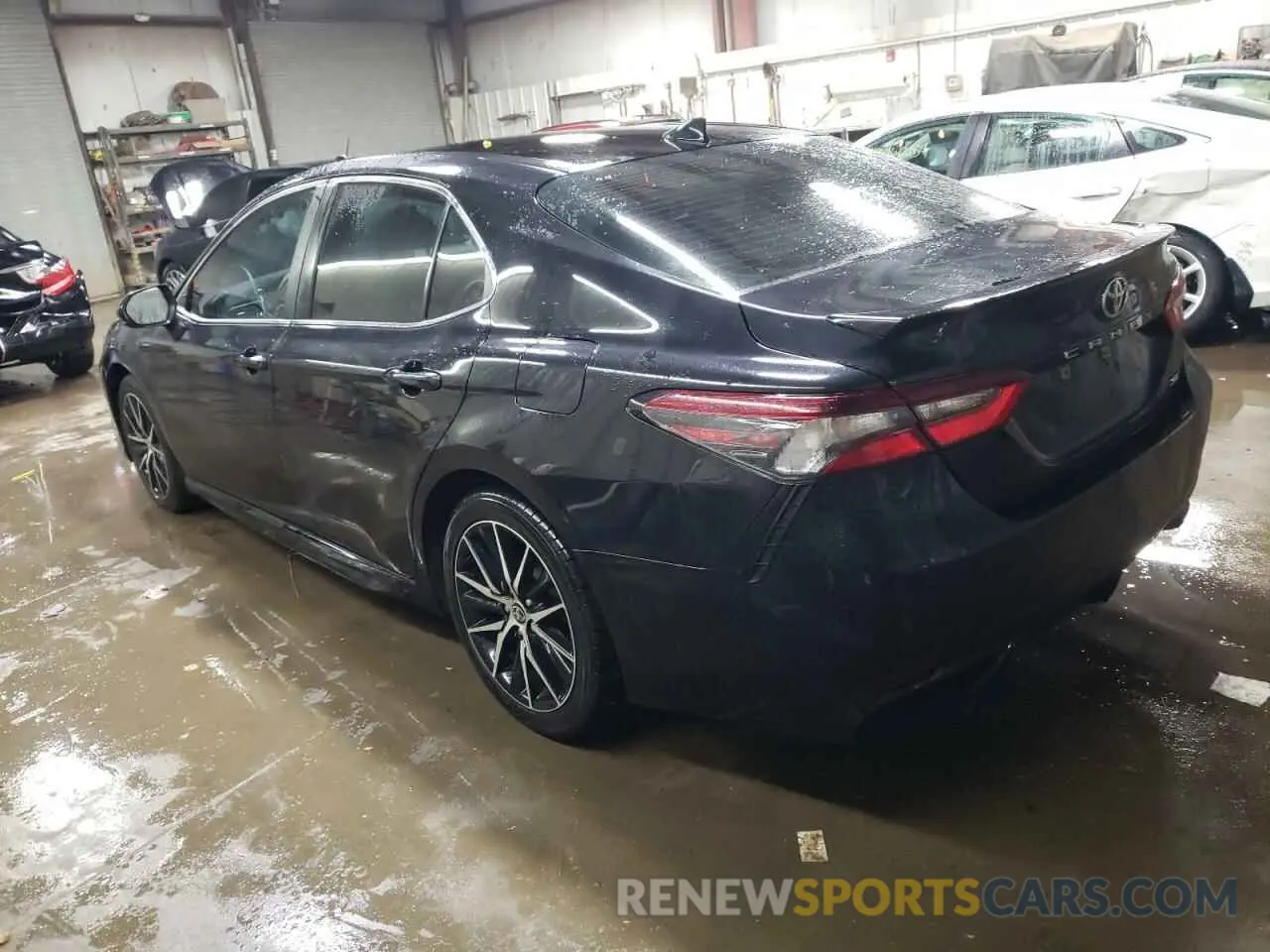 2 fotografías del automóvil dañado 4T1G11AK7MU418910 TOYOTA CAMRY 2021