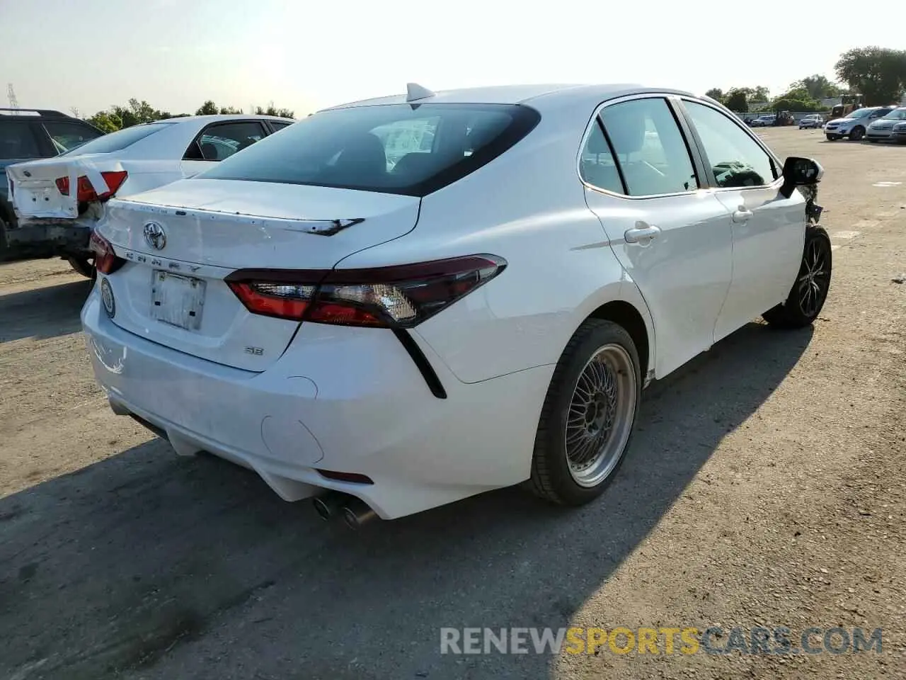 4 fotografías del automóvil dañado 4T1G11AK7MU439854 TOYOTA CAMRY 2021