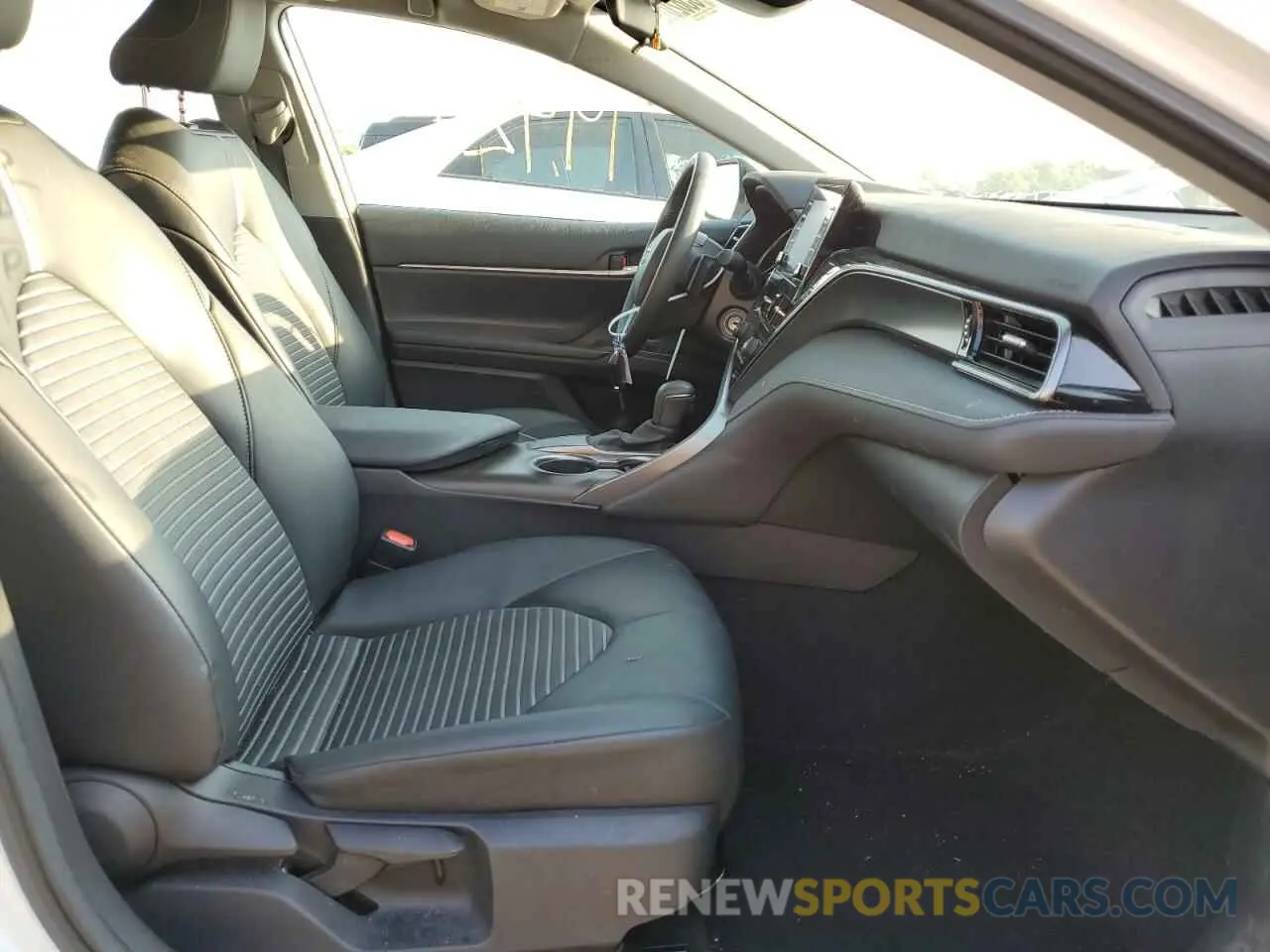5 fotografías del automóvil dañado 4T1G11AK7MU439854 TOYOTA CAMRY 2021