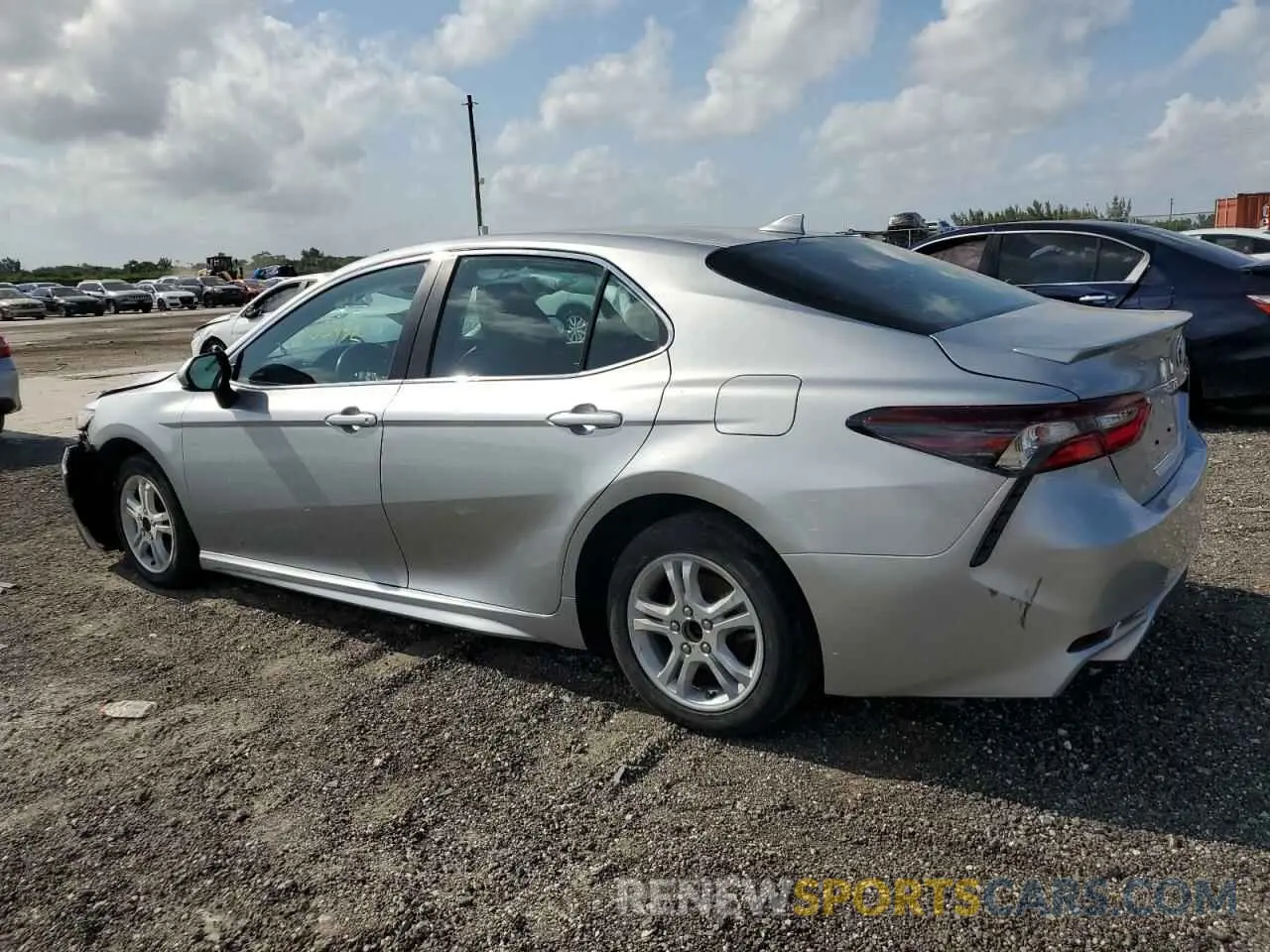 2 fotografías del automóvil dañado 4T1G11AK7MU523415 TOYOTA CAMRY 2021