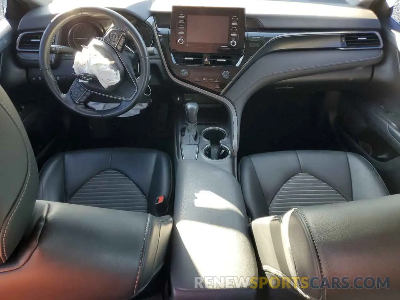 8 fotografías del automóvil dañado 4T1G11AK7MU527853 TOYOTA CAMRY 2021