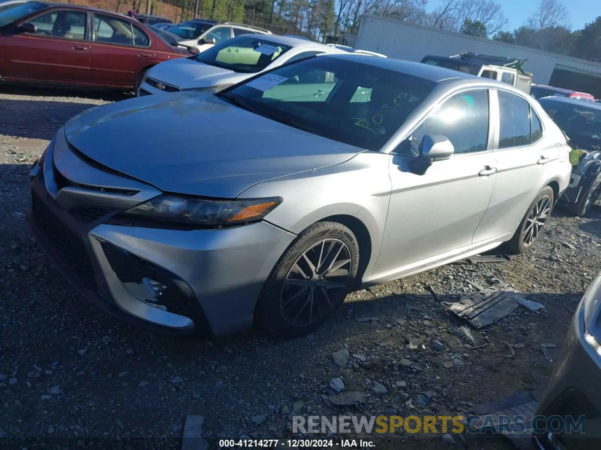 2 fotografías del automóvil dañado 4T1G11AK7MU535371 TOYOTA CAMRY 2021