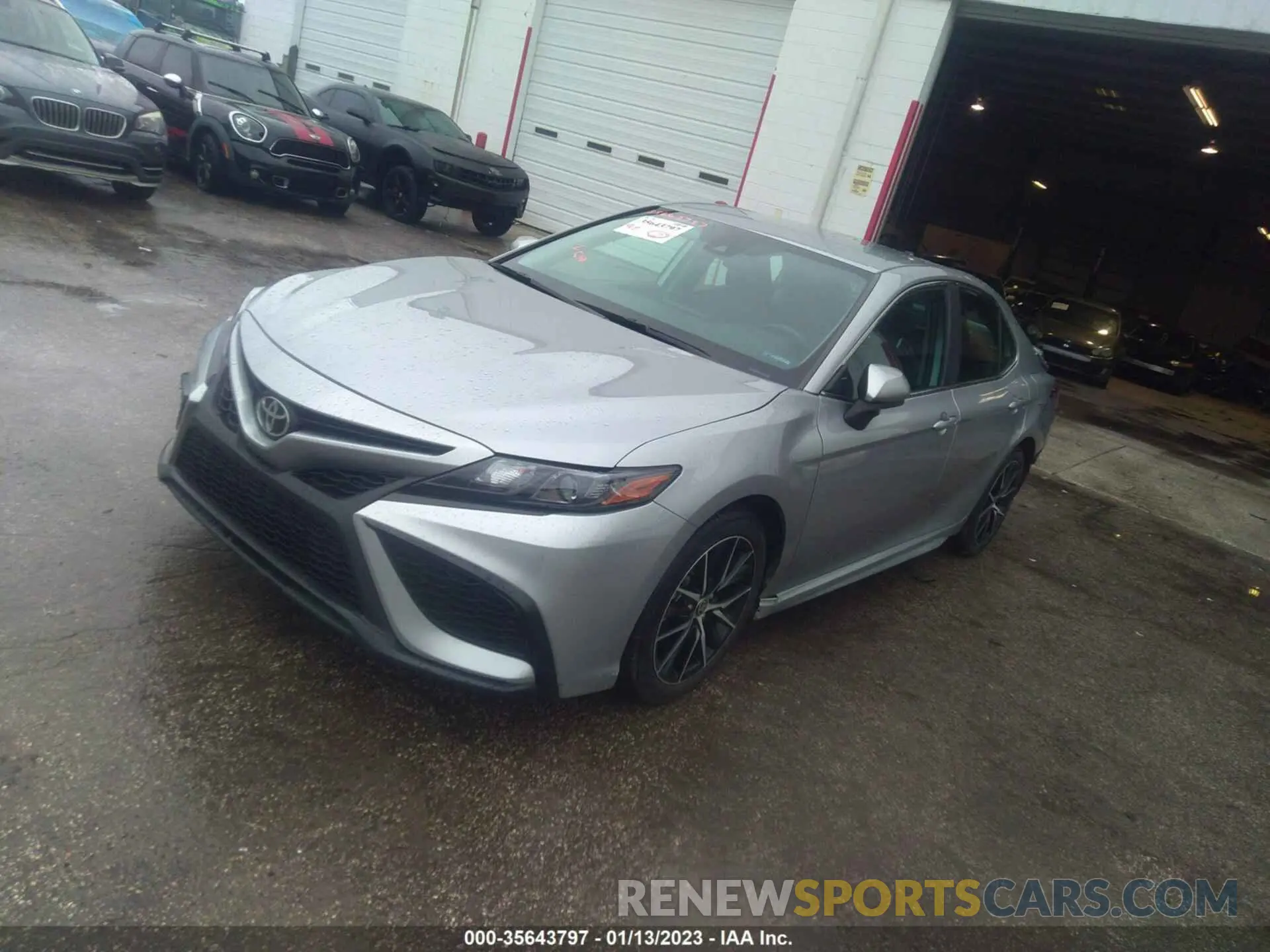 2 fotografías del automóvil dañado 4T1G11AK7MU552185 TOYOTA CAMRY 2021