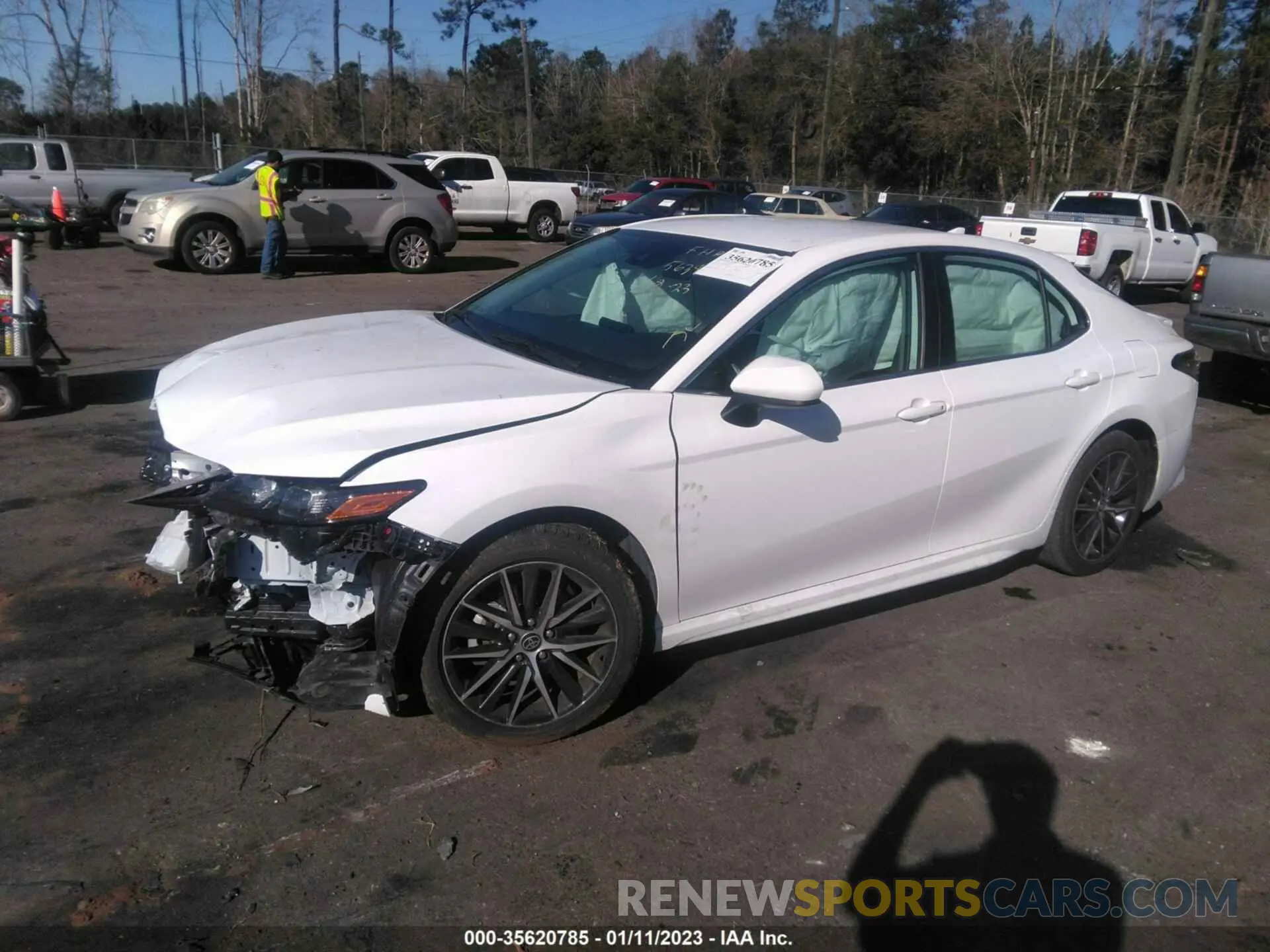 2 fotografías del automóvil dañado 4T1G11AK7MU563851 TOYOTA CAMRY 2021