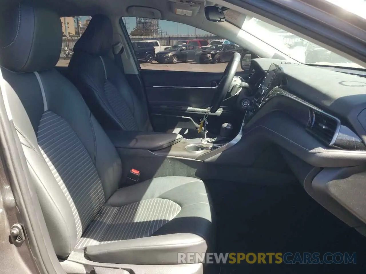 5 fotografías del automóvil dañado 4T1G11AK7MU580956 TOYOTA CAMRY 2021