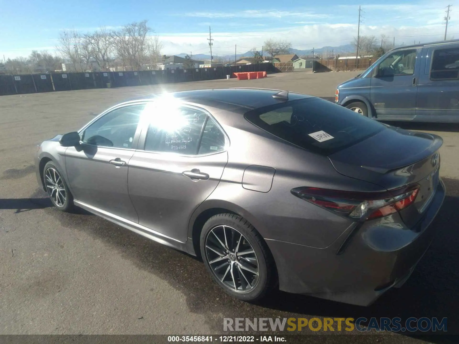 3 fotografías del automóvil dañado 4T1G11AK7MU585526 TOYOTA CAMRY 2021