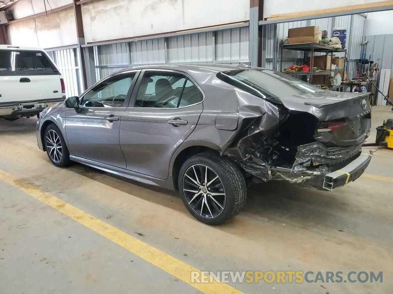 2 fotografías del automóvil dañado 4T1G11AK7MU598387 TOYOTA CAMRY 2021