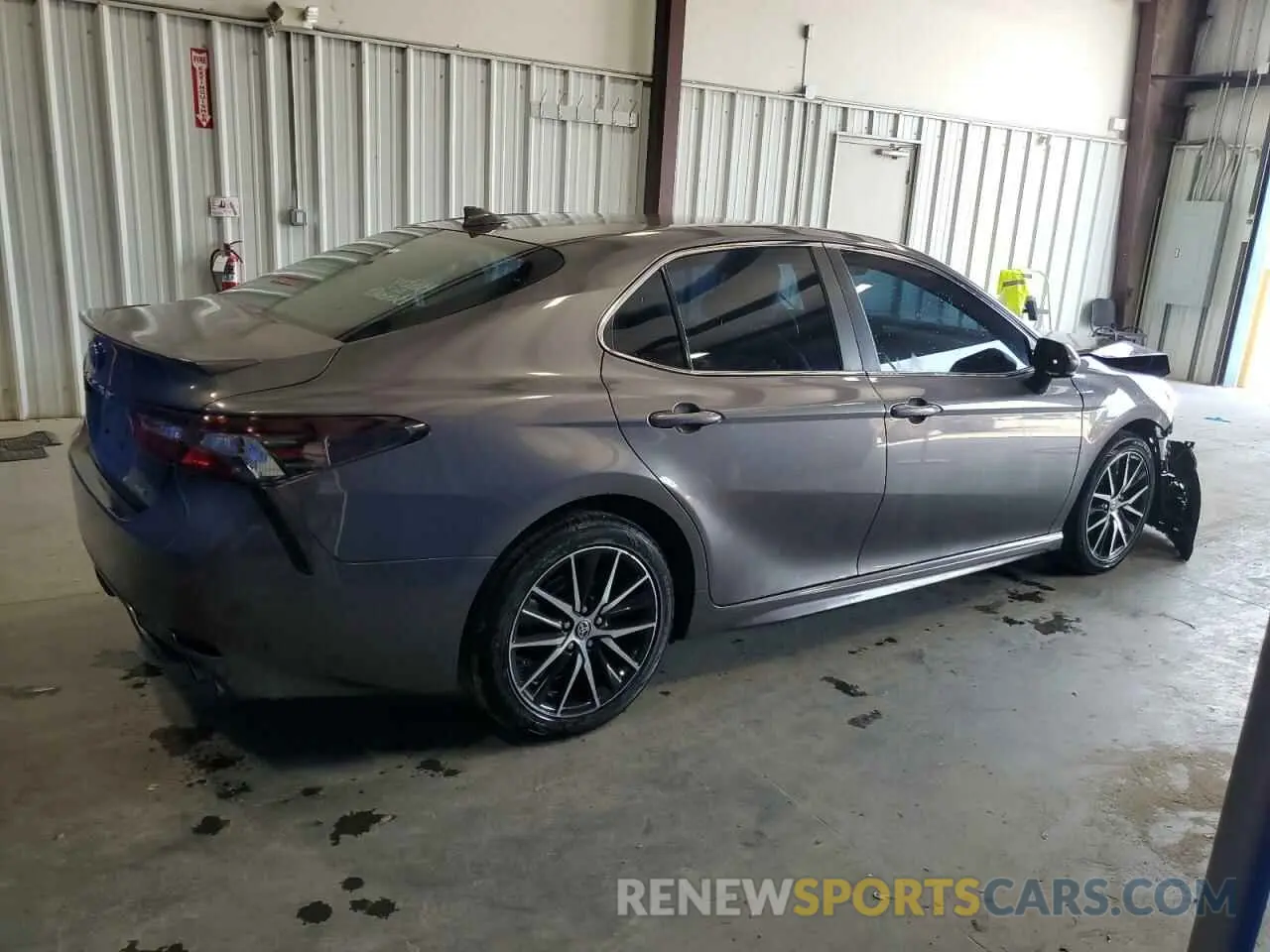 3 fotografías del automóvil dañado 4T1G11AK7MU600946 TOYOTA CAMRY 2021