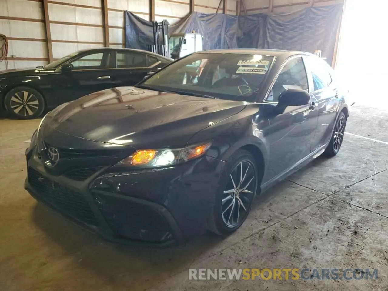 2 fotografías del automóvil dañado 4T1G11AK8MU415417 TOYOTA CAMRY 2021