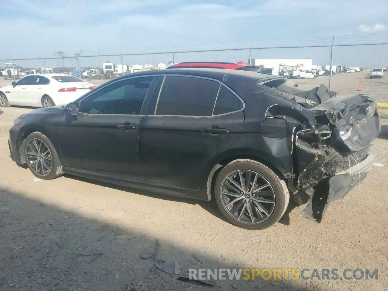 2 fotografías del automóvil dañado 4T1G11AK8MU422478 TOYOTA CAMRY 2021