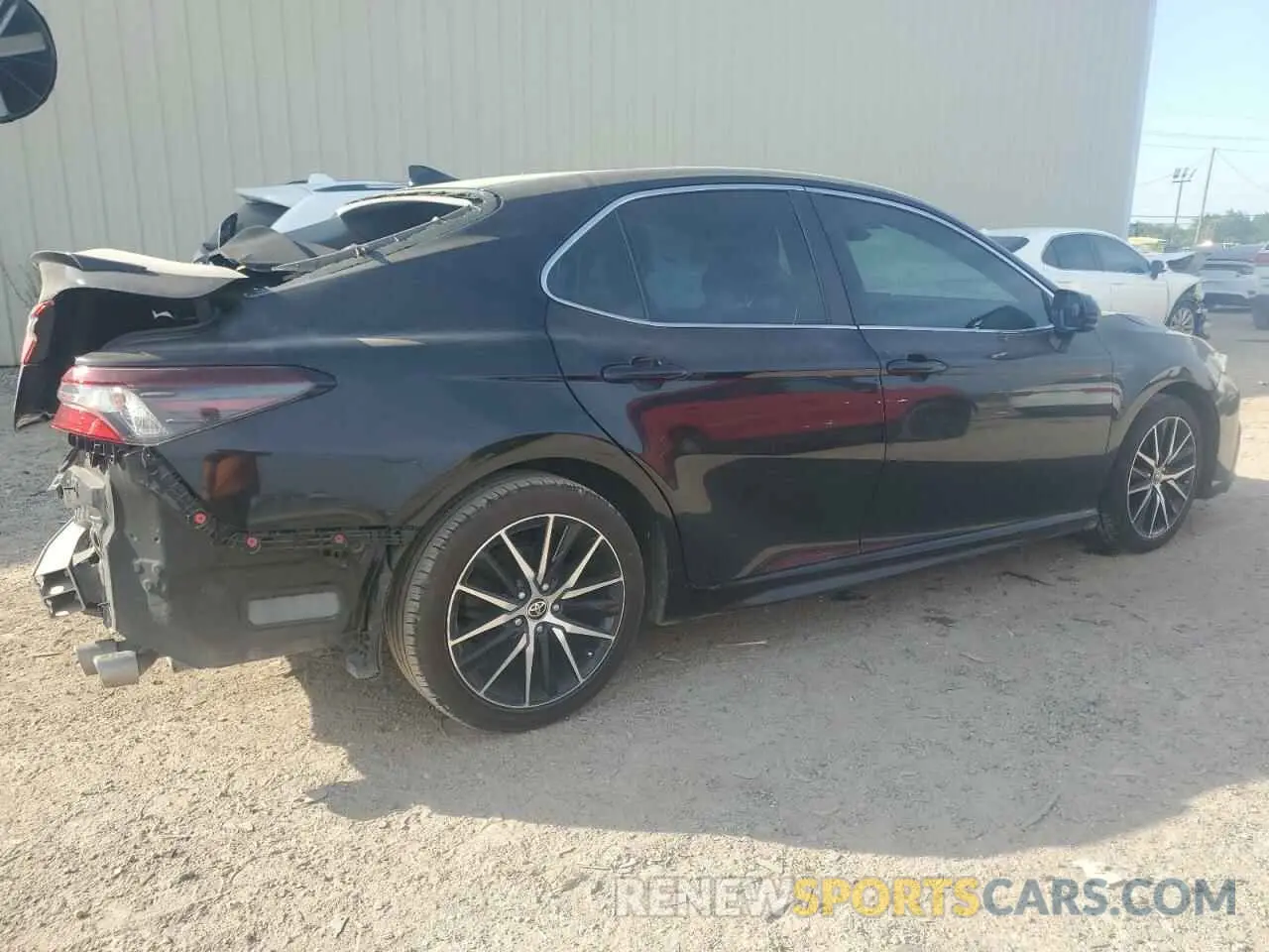 3 fotografías del automóvil dañado 4T1G11AK8MU422478 TOYOTA CAMRY 2021