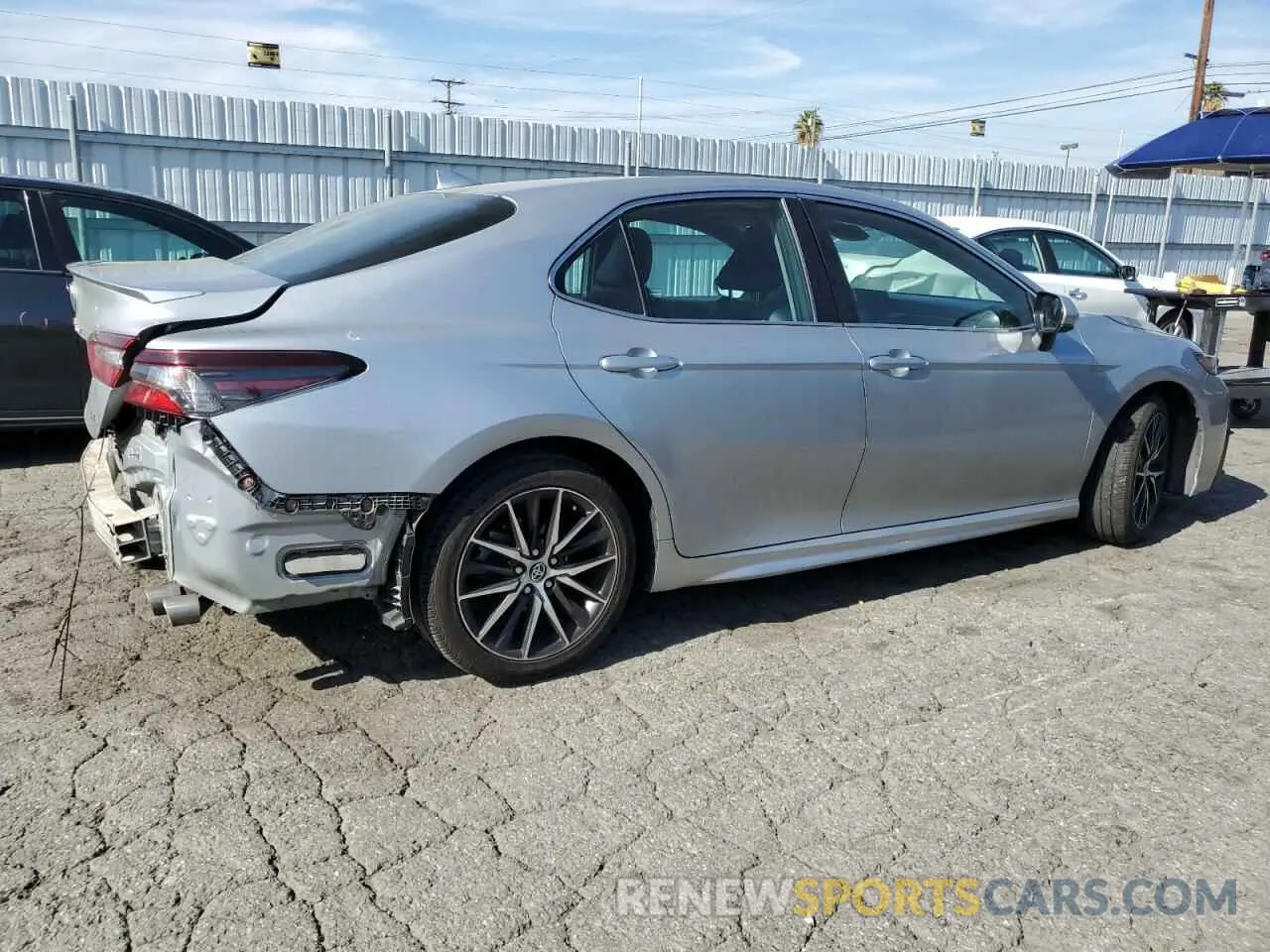 3 fotografías del automóvil dañado 4T1G11AK8MU425865 TOYOTA CAMRY 2021