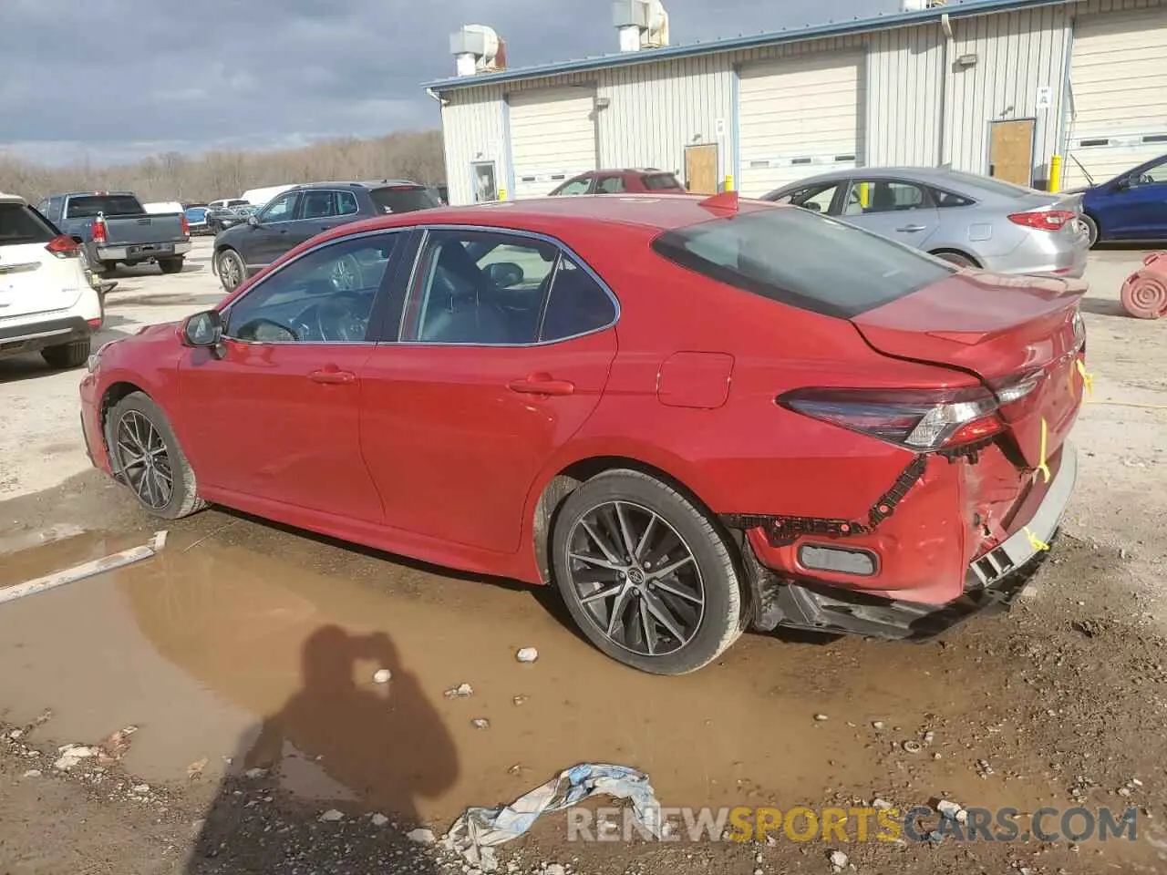 2 fotografías del automóvil dañado 4T1G11AK8MU427051 TOYOTA CAMRY 2021