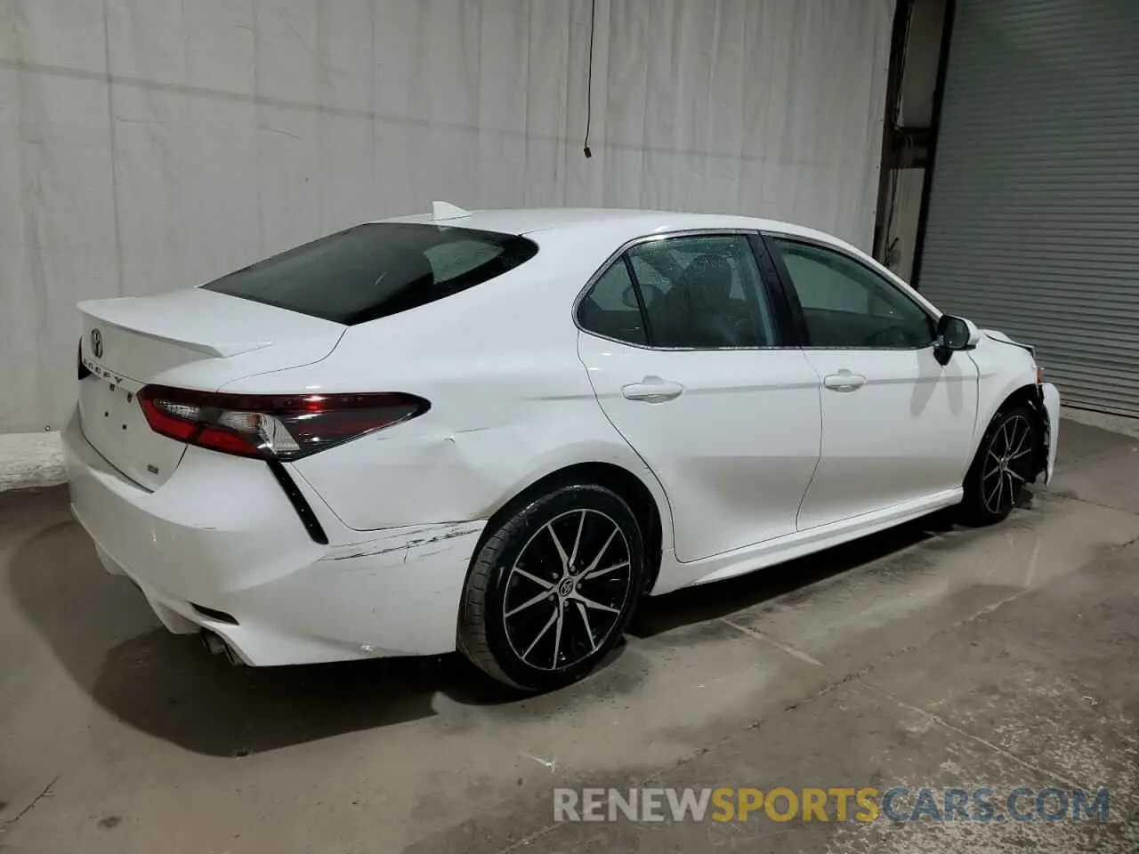 3 fotografías del automóvil dañado 4T1G11AK8MU454251 TOYOTA CAMRY 2021