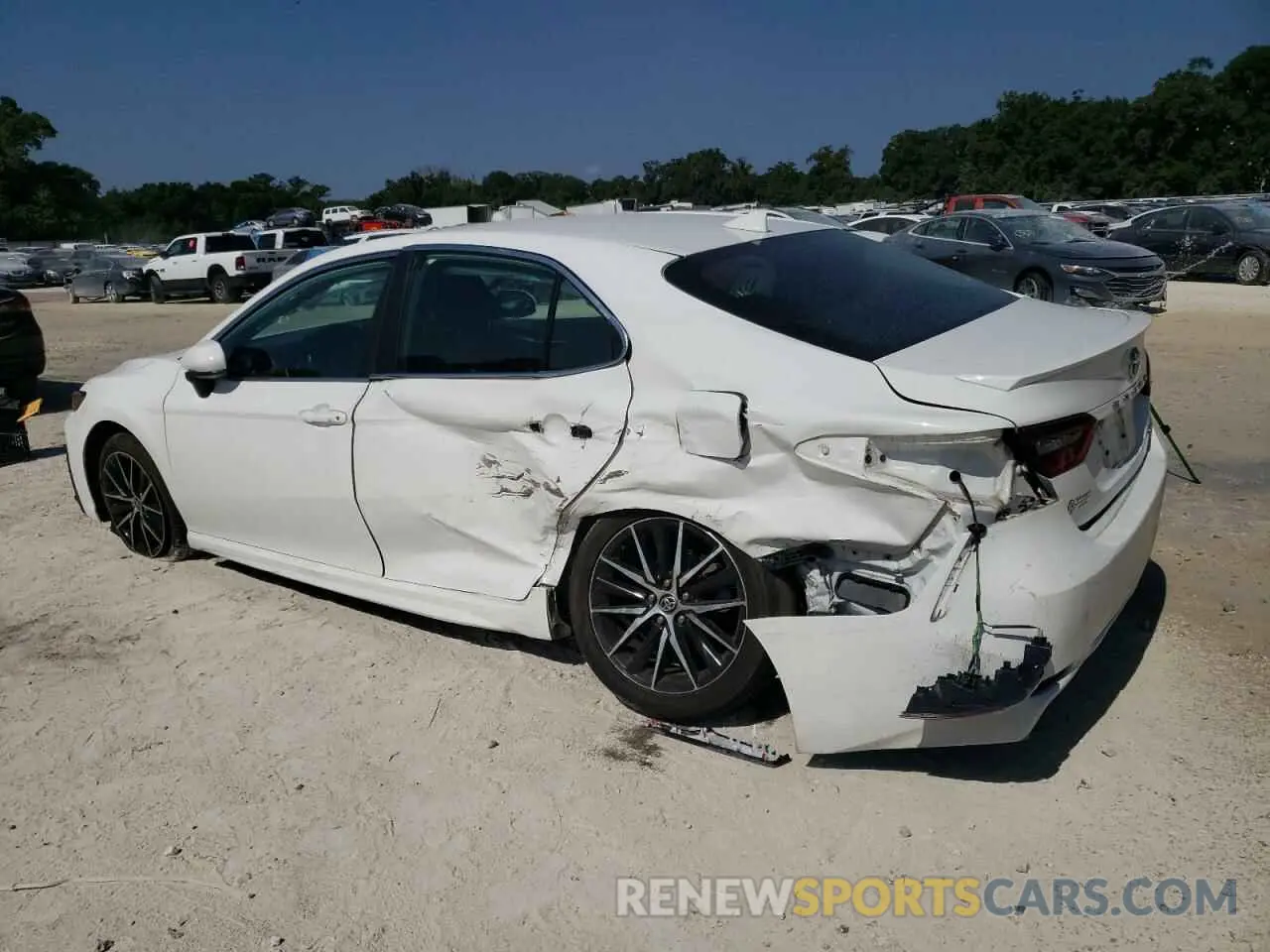2 fotografías del automóvil dañado 4T1G11AK8MU454959 TOYOTA CAMRY 2021