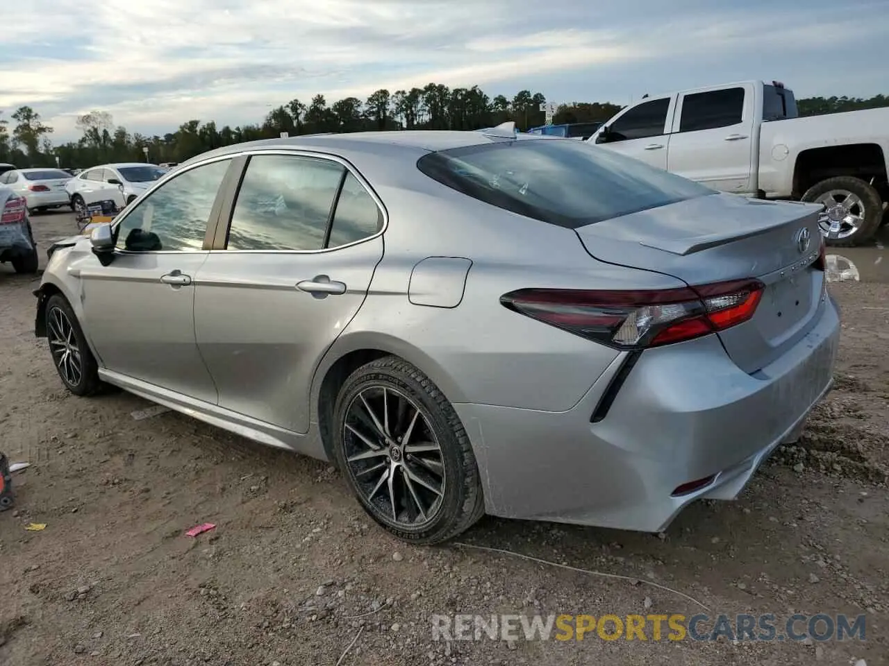 2 fotografías del automóvil dañado 4T1G11AK8MU469879 TOYOTA CAMRY 2021