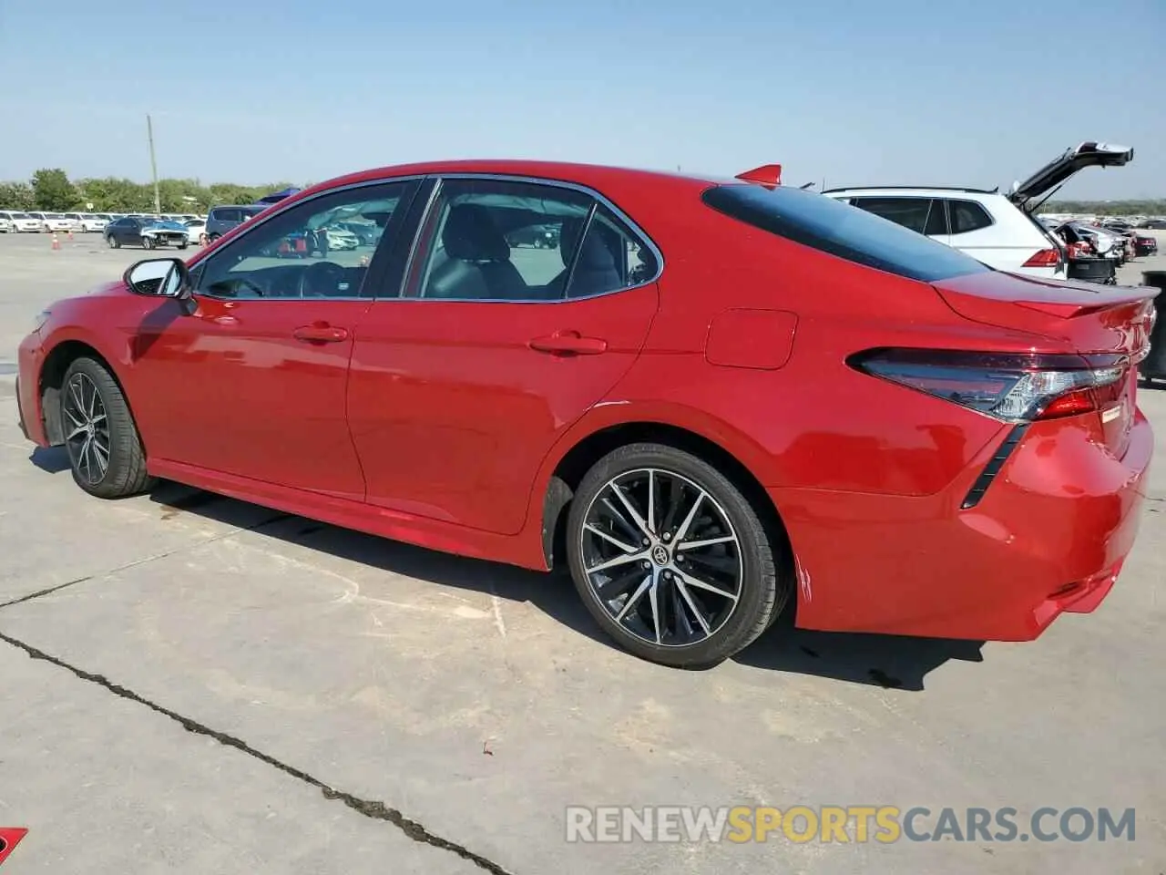 2 fotografías del automóvil dañado 4T1G11AK8MU470658 TOYOTA CAMRY 2021