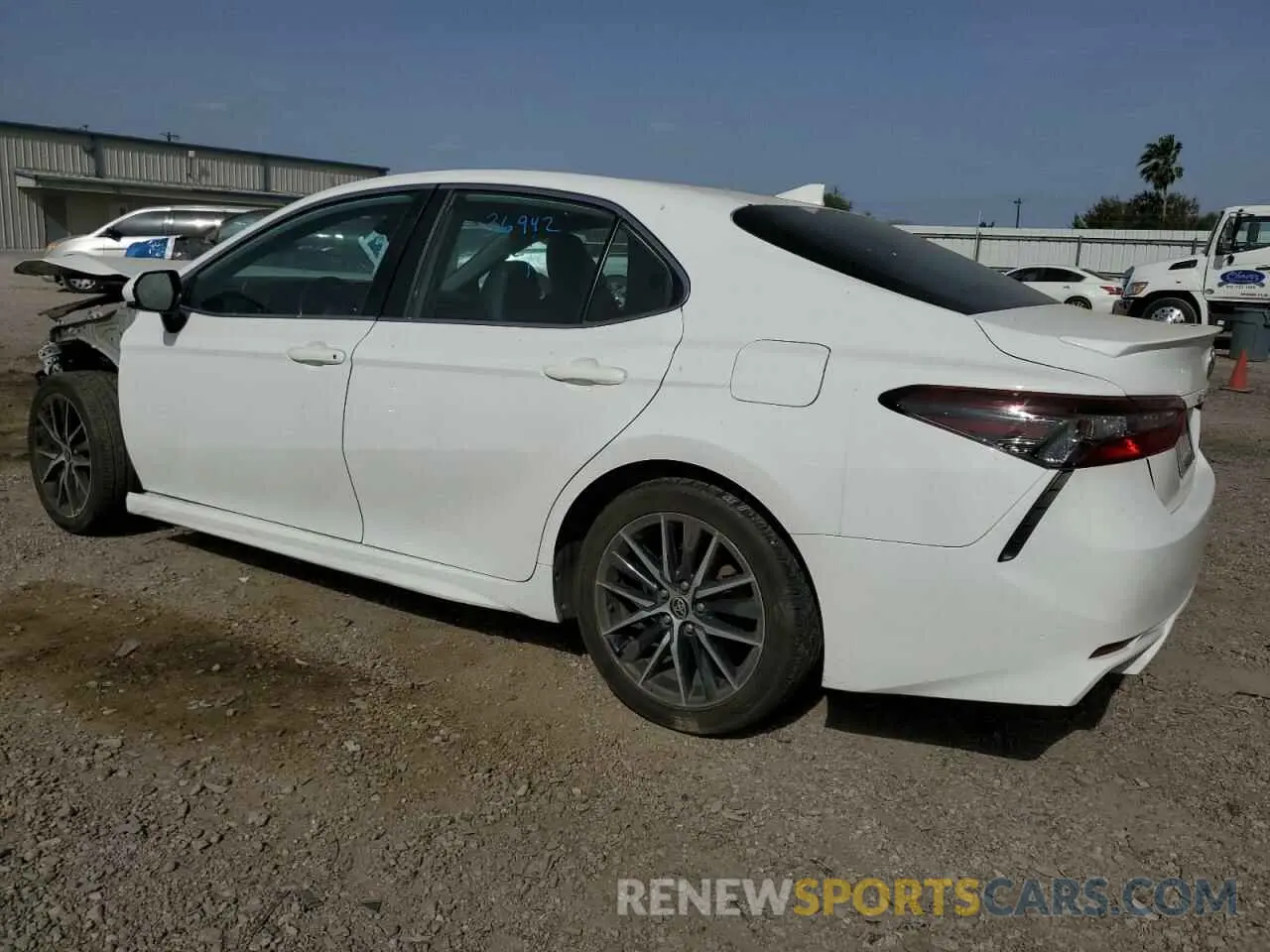 2 fotografías del automóvil dañado 4T1G11AK8MU518434 TOYOTA CAMRY 2021