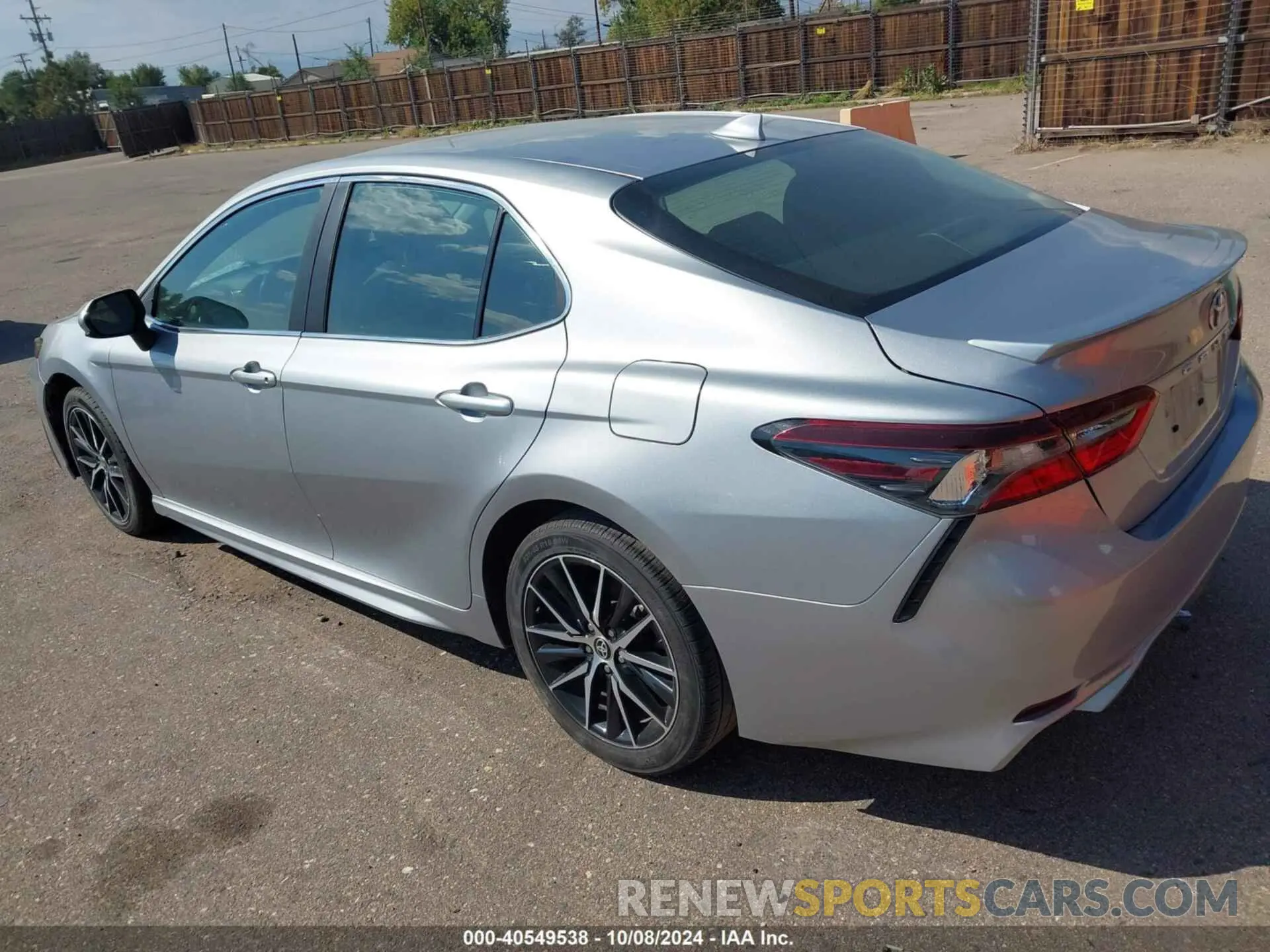 3 fotografías del automóvil dañado 4T1G11AK8MU519180 TOYOTA CAMRY 2021
