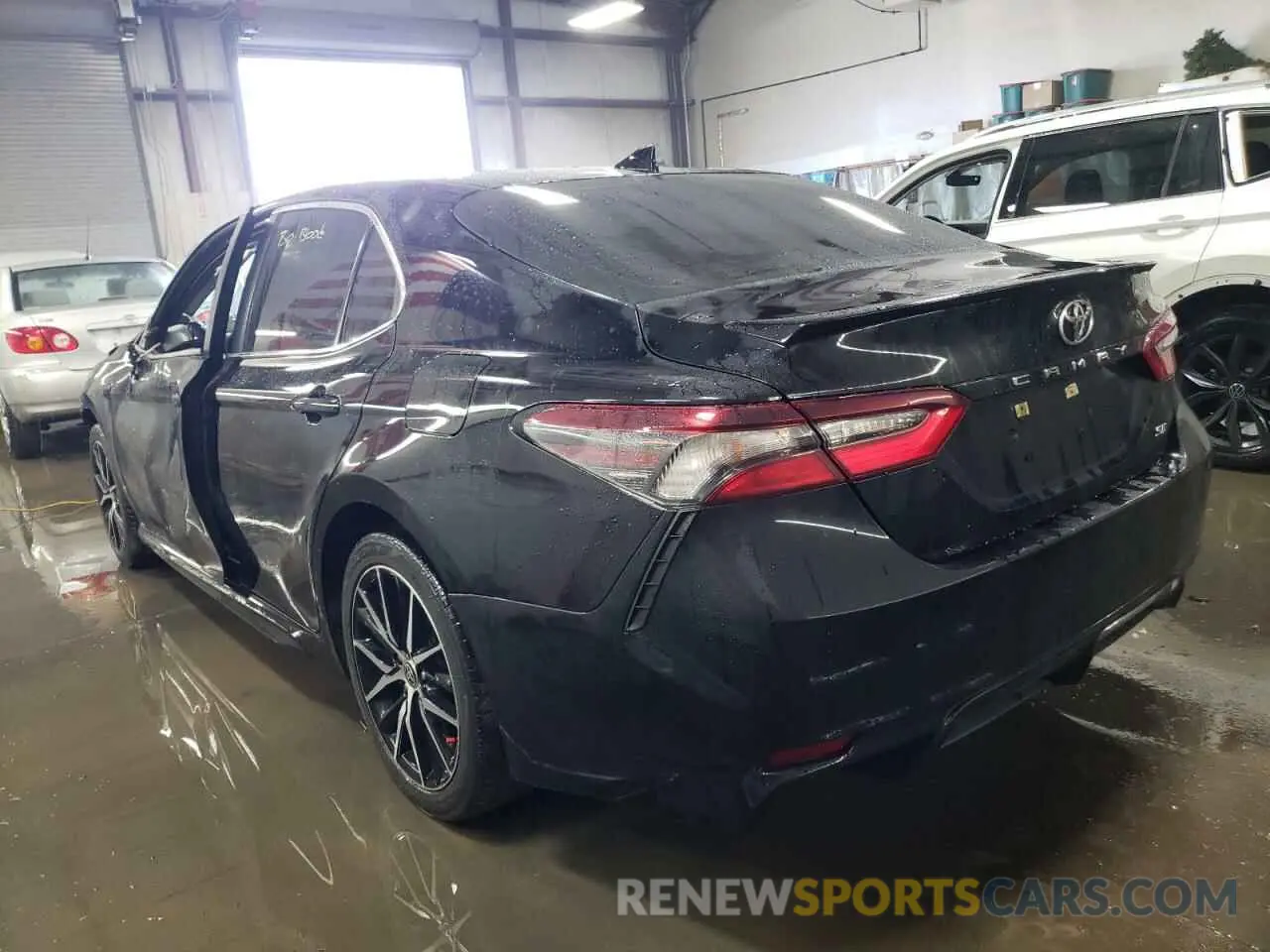 2 fotografías del automóvil dañado 4T1G11AK8MU522838 TOYOTA CAMRY 2021