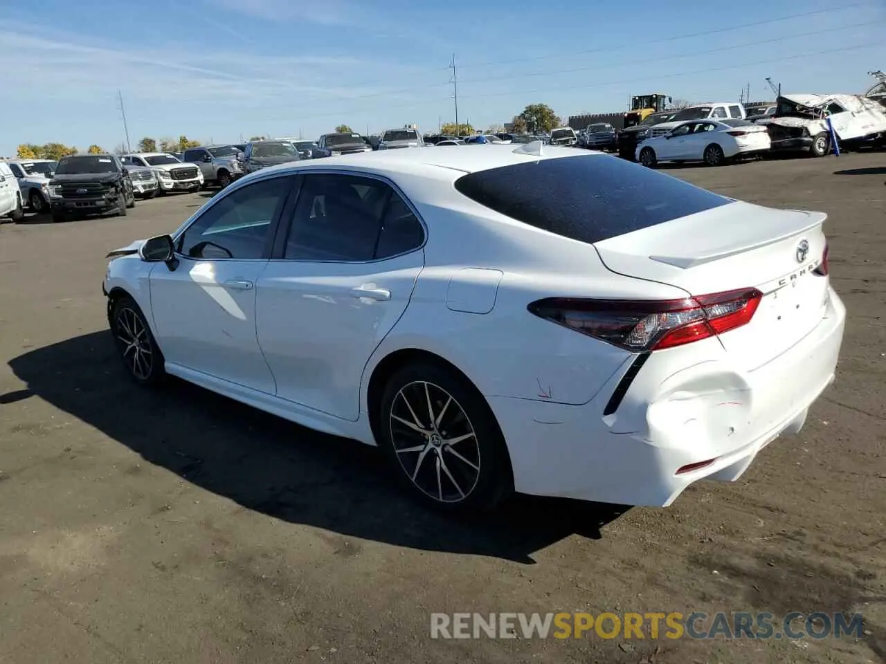 2 fotografías del automóvil dañado 4T1G11AK8MU524394 TOYOTA CAMRY 2021