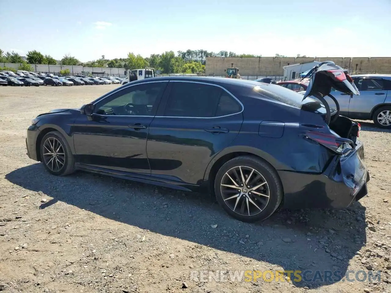 2 fotografías del automóvil dañado 4T1G11AK8MU529059 TOYOTA CAMRY 2021