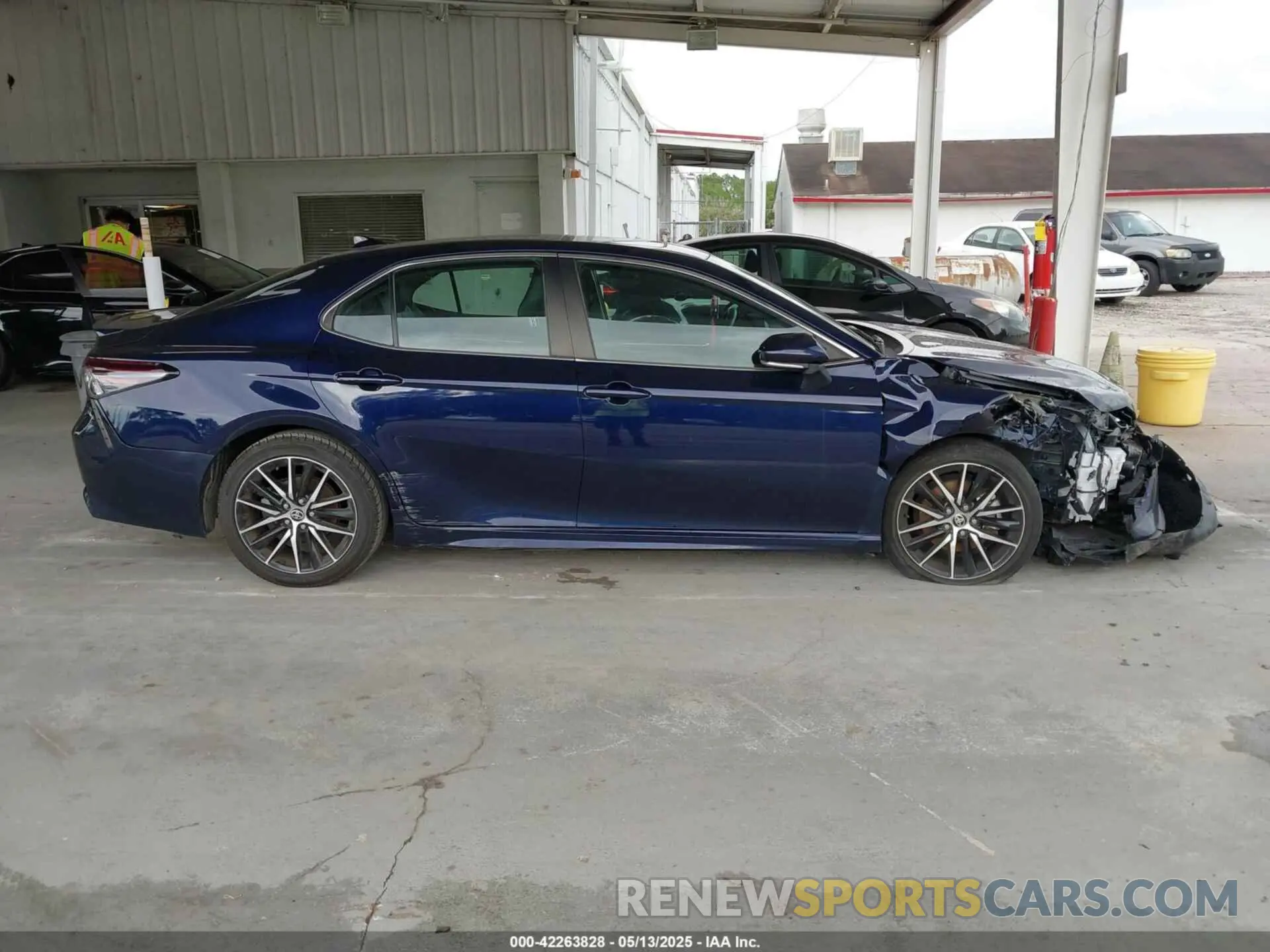 14 fotografías del automóvil dañado 4T1G11AK8MU533631 TOYOTA CAMRY 2021