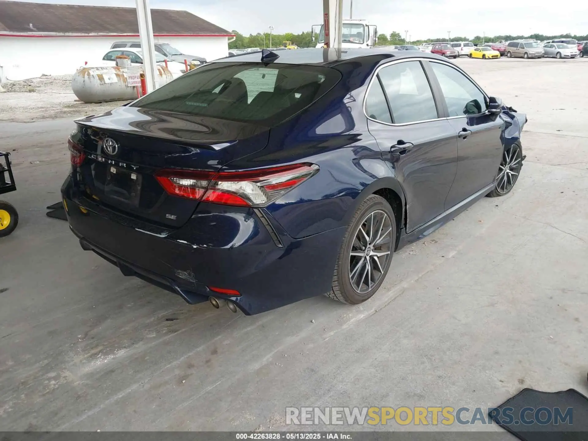 4 fotografías del automóvil dañado 4T1G11AK8MU533631 TOYOTA CAMRY 2021