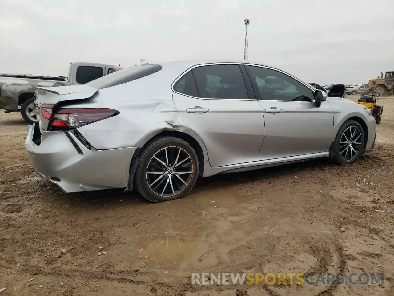 3 fotografías del automóvil dañado 4T1G11AK8MU533810 TOYOTA CAMRY 2021
