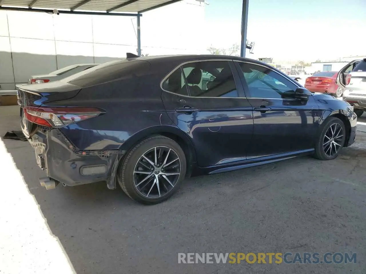 3 fotografías del automóvil dañado 4T1G11AK8MU561932 TOYOTA CAMRY 2021