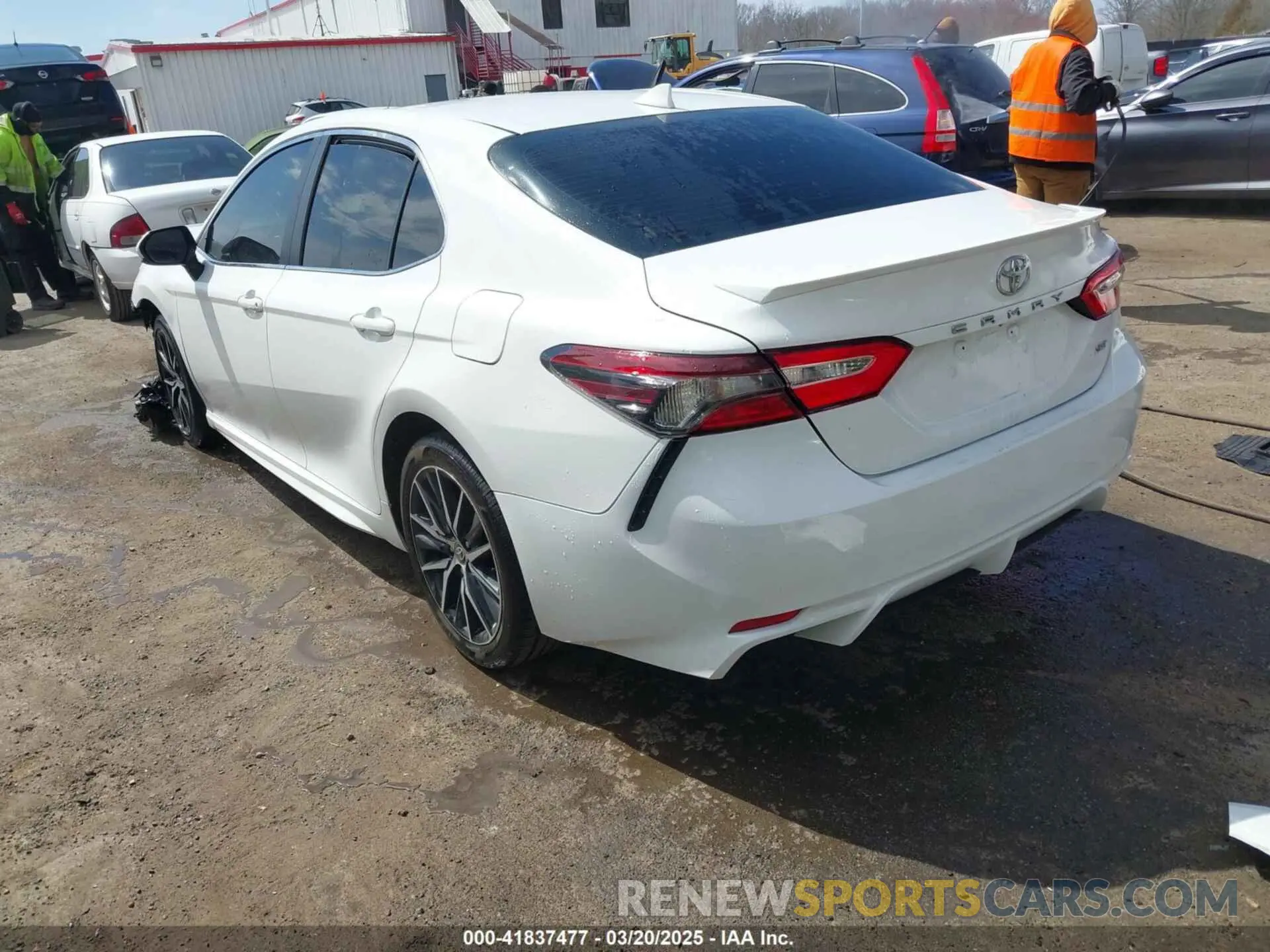 3 fotografías del automóvil dañado 4T1G11AK8MU580500 TOYOTA CAMRY 2021