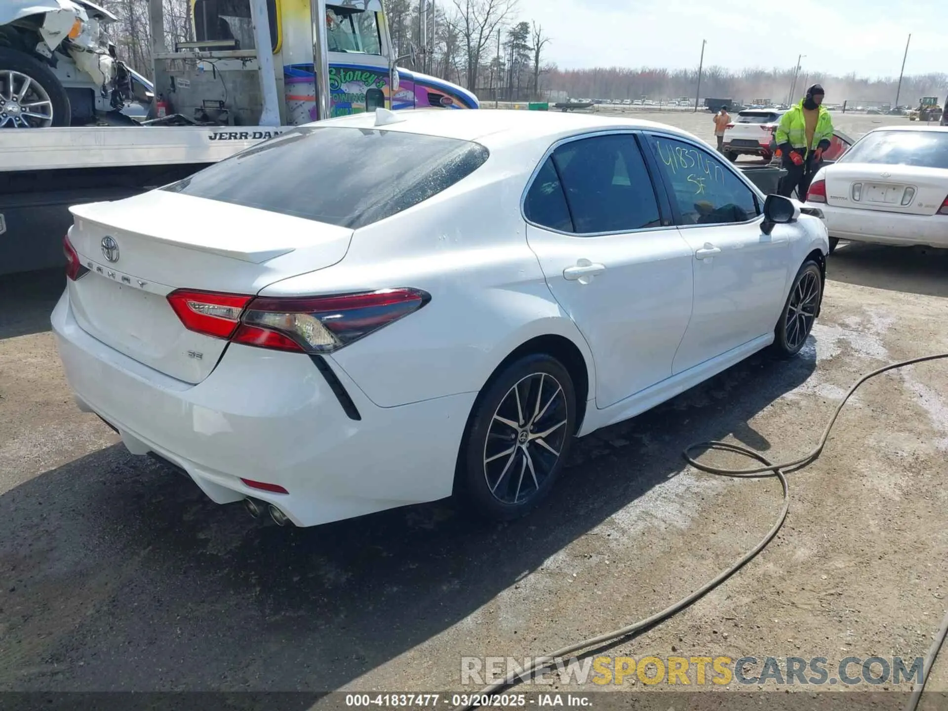 4 fotografías del automóvil dañado 4T1G11AK8MU580500 TOYOTA CAMRY 2021
