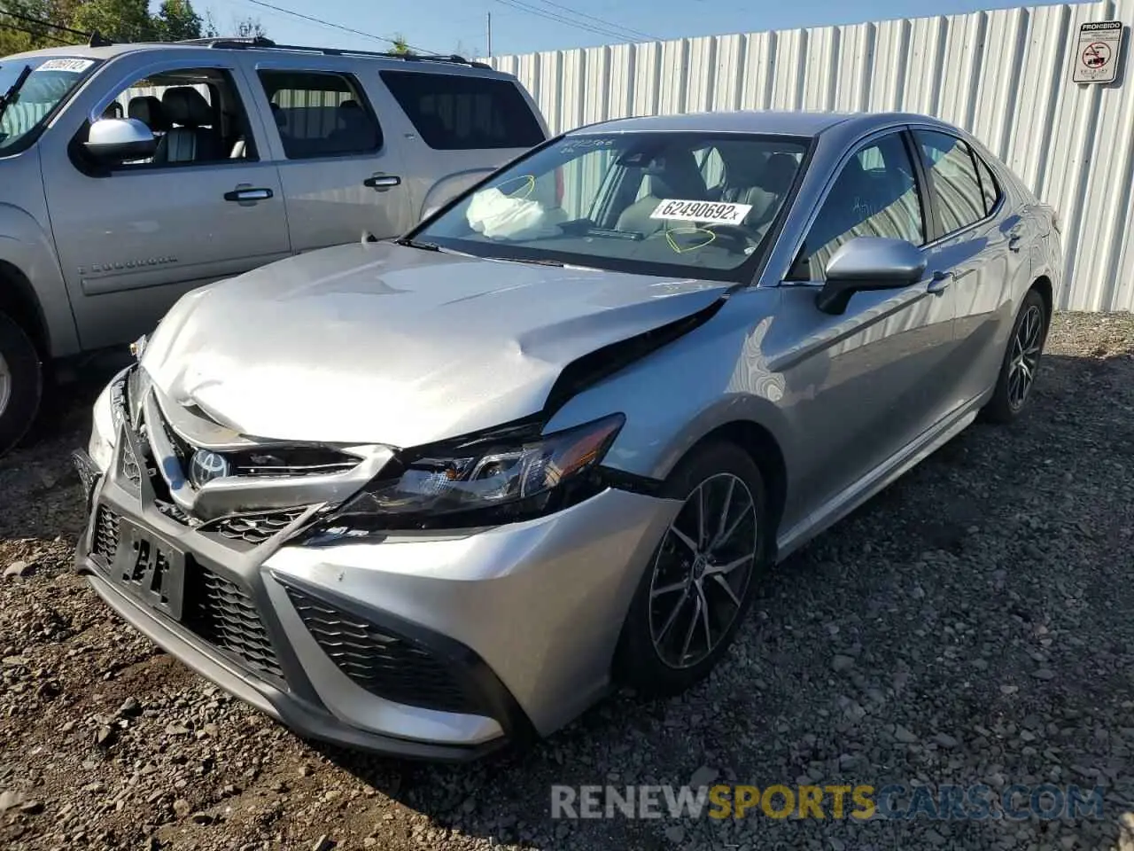 2 fotografías del automóvil dañado 4T1G11AK8MU590587 TOYOTA CAMRY 2021