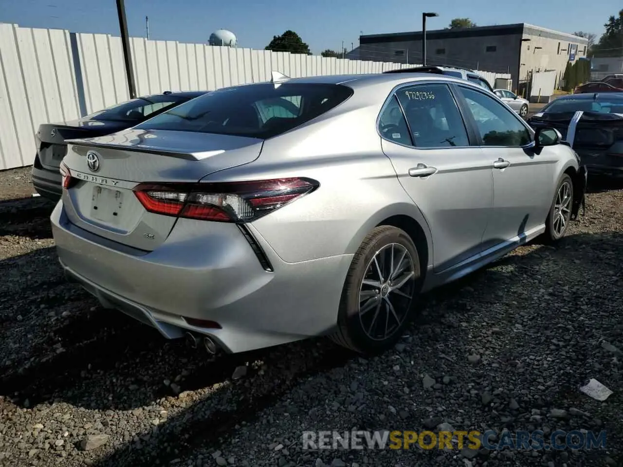 4 fotografías del automóvil dañado 4T1G11AK8MU590587 TOYOTA CAMRY 2021