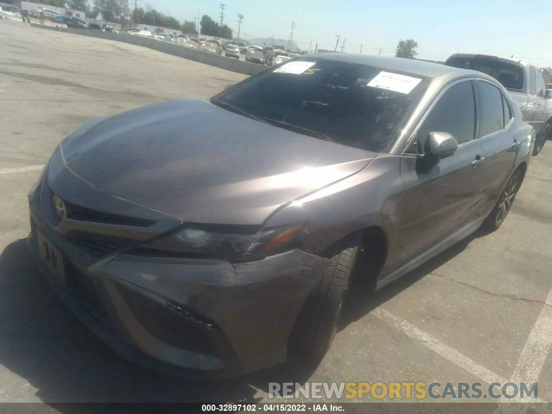 2 fotografías del automóvil dañado 4T1G11AK8MU595823 TOYOTA CAMRY 2021