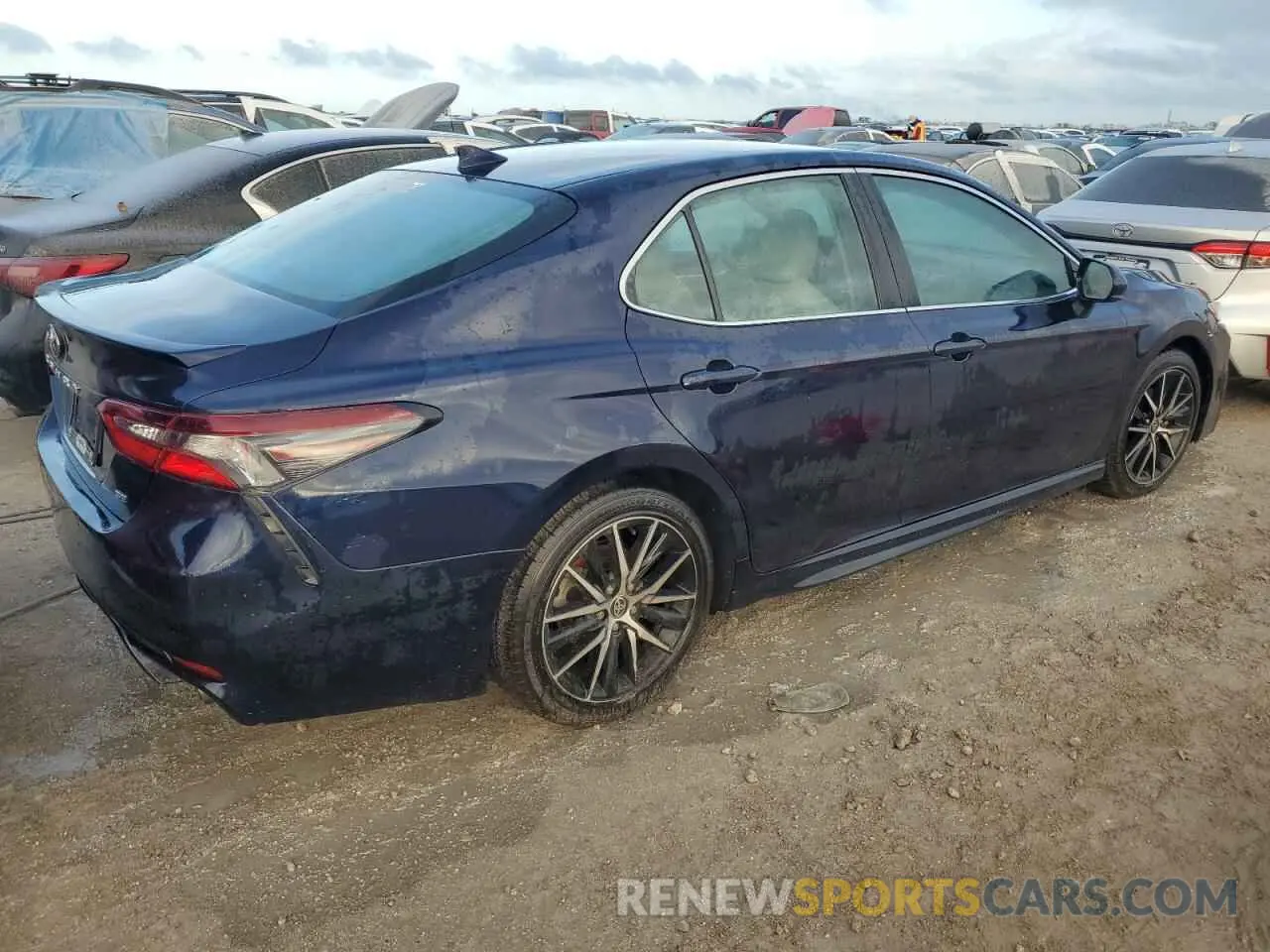 3 fotografías del automóvil dañado 4T1G11AK9MU453299 TOYOTA CAMRY 2021