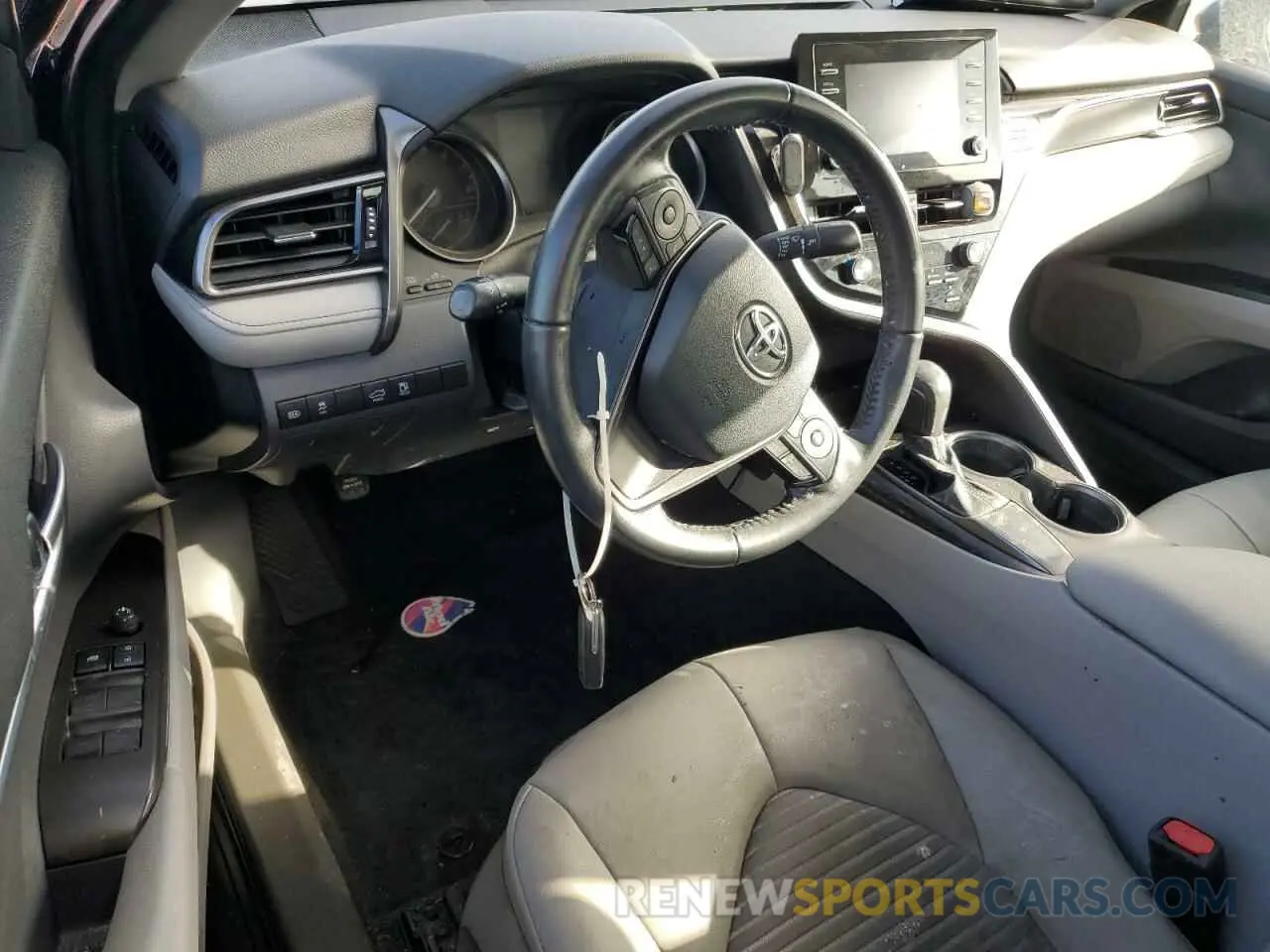 8 fotografías del automóvil dañado 4T1G11AK9MU453299 TOYOTA CAMRY 2021