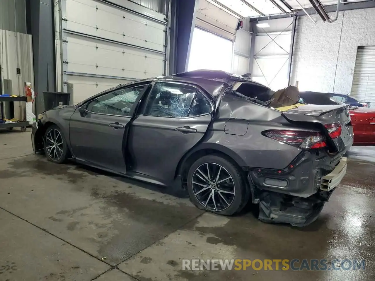 2 fotografías del automóvil dañado 4T1G11AK9MU457403 TOYOTA CAMRY 2021