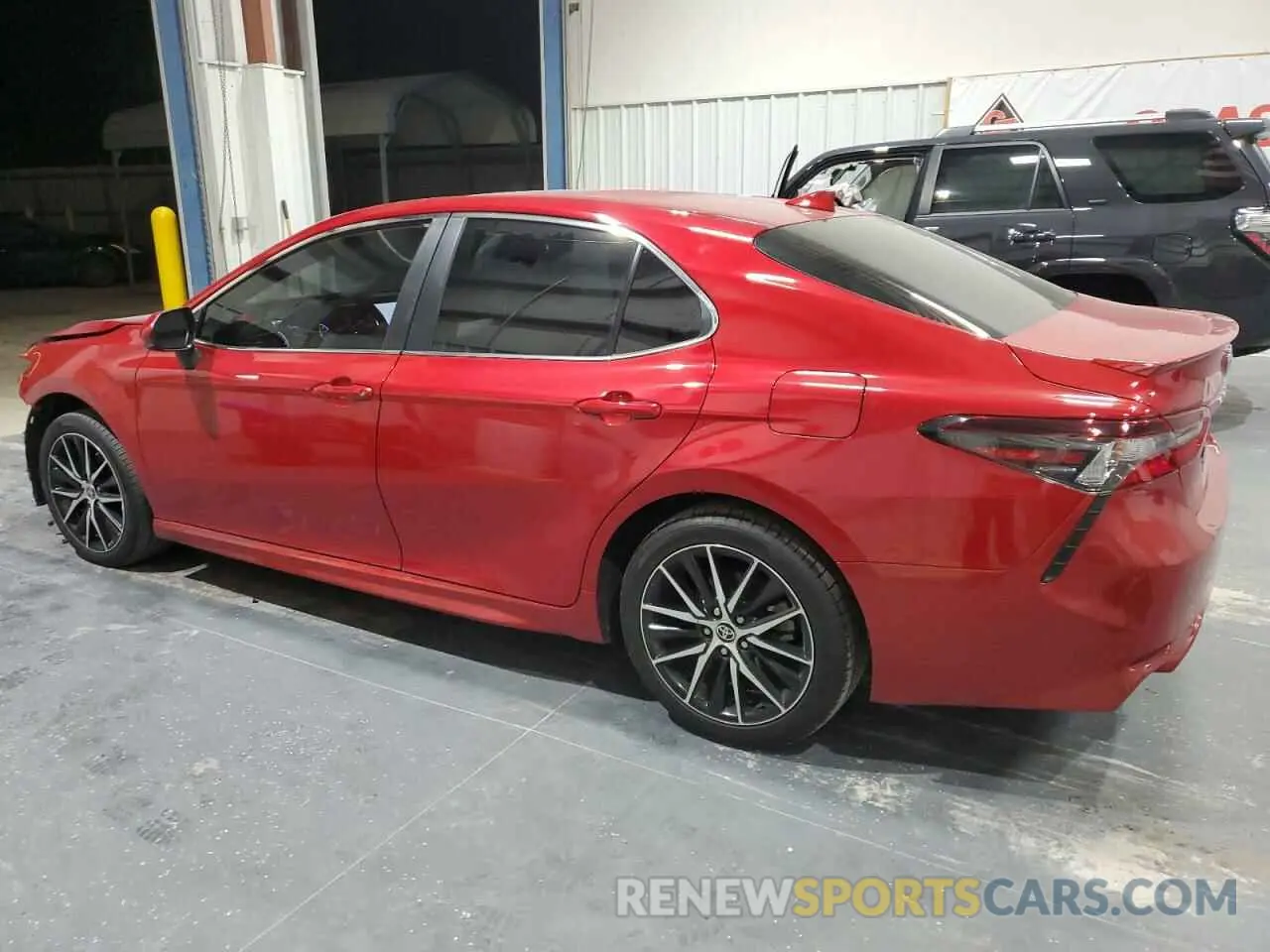 2 fotografías del automóvil dañado 4T1G11AK9MU494239 TOYOTA CAMRY 2021