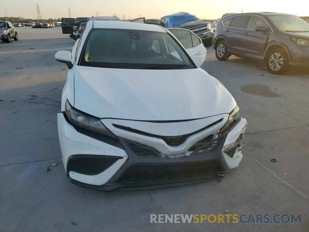 5 fotografías del automóvil dañado 4T1G11AK9MU495908 TOYOTA CAMRY 2021