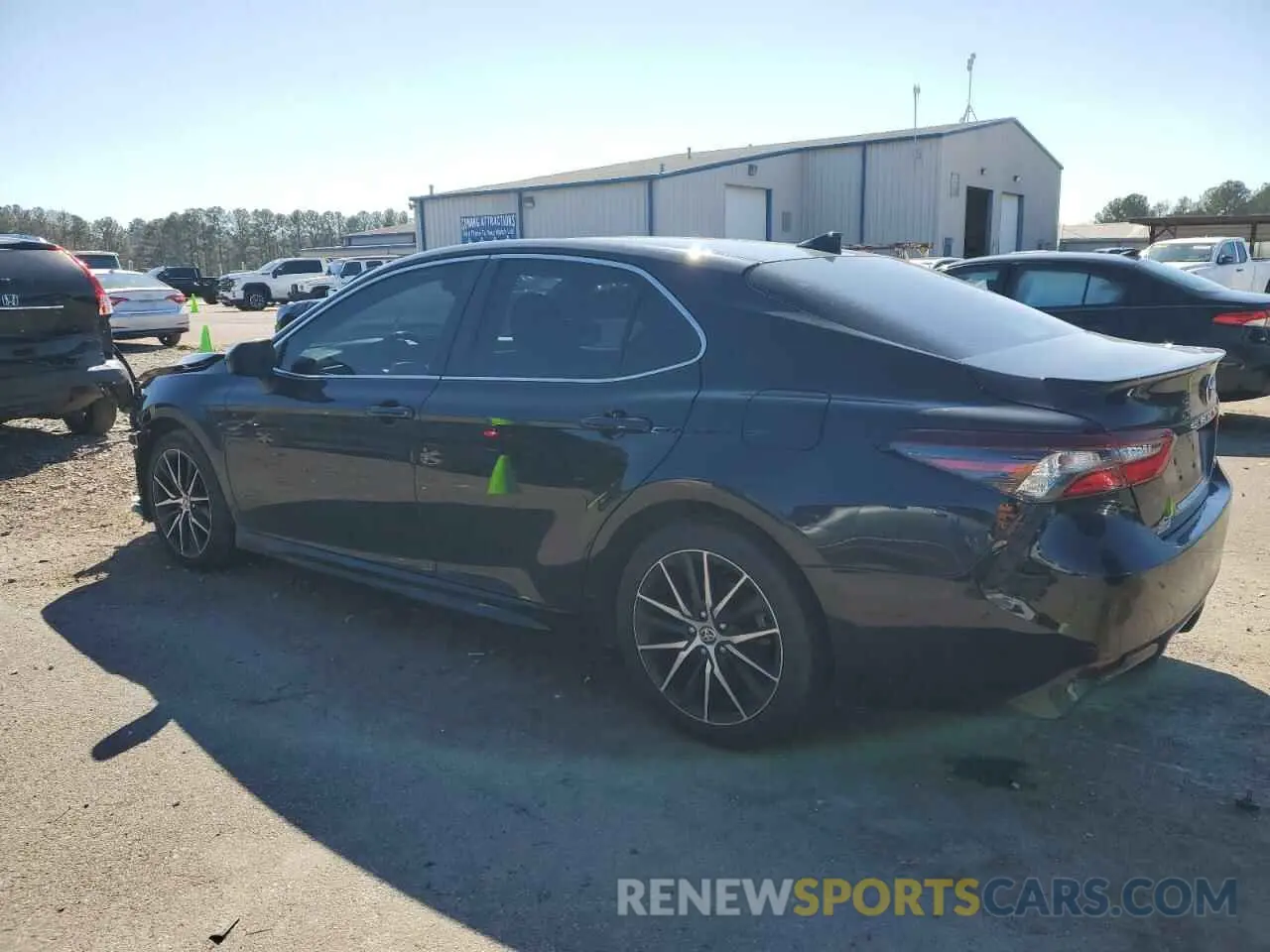 2 fotografías del automóvil dañado 4T1G11AK9MU531418 TOYOTA CAMRY 2021