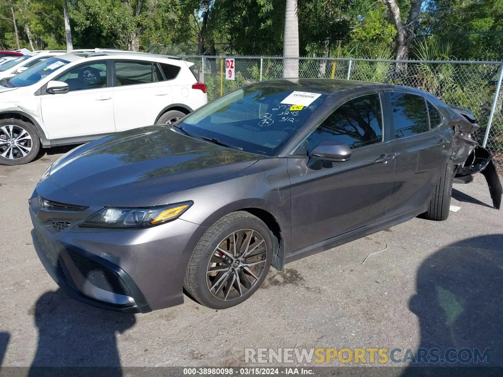 2 fotografías del automóvil dañado 4T1G11AK9MU543245 TOYOTA CAMRY 2021