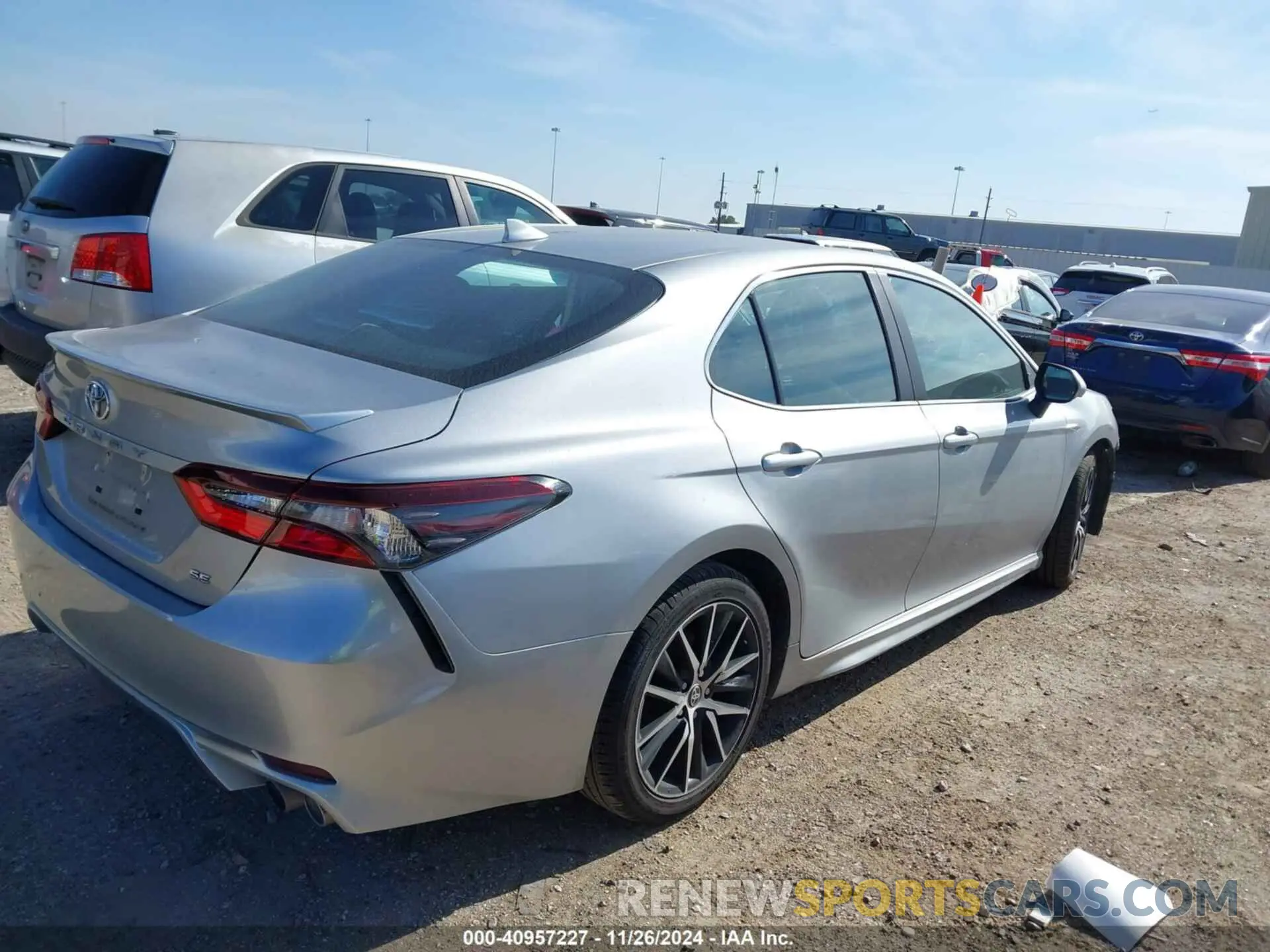 4 fotografías del automóvil dañado 4T1G11AK9MU583647 TOYOTA CAMRY 2021