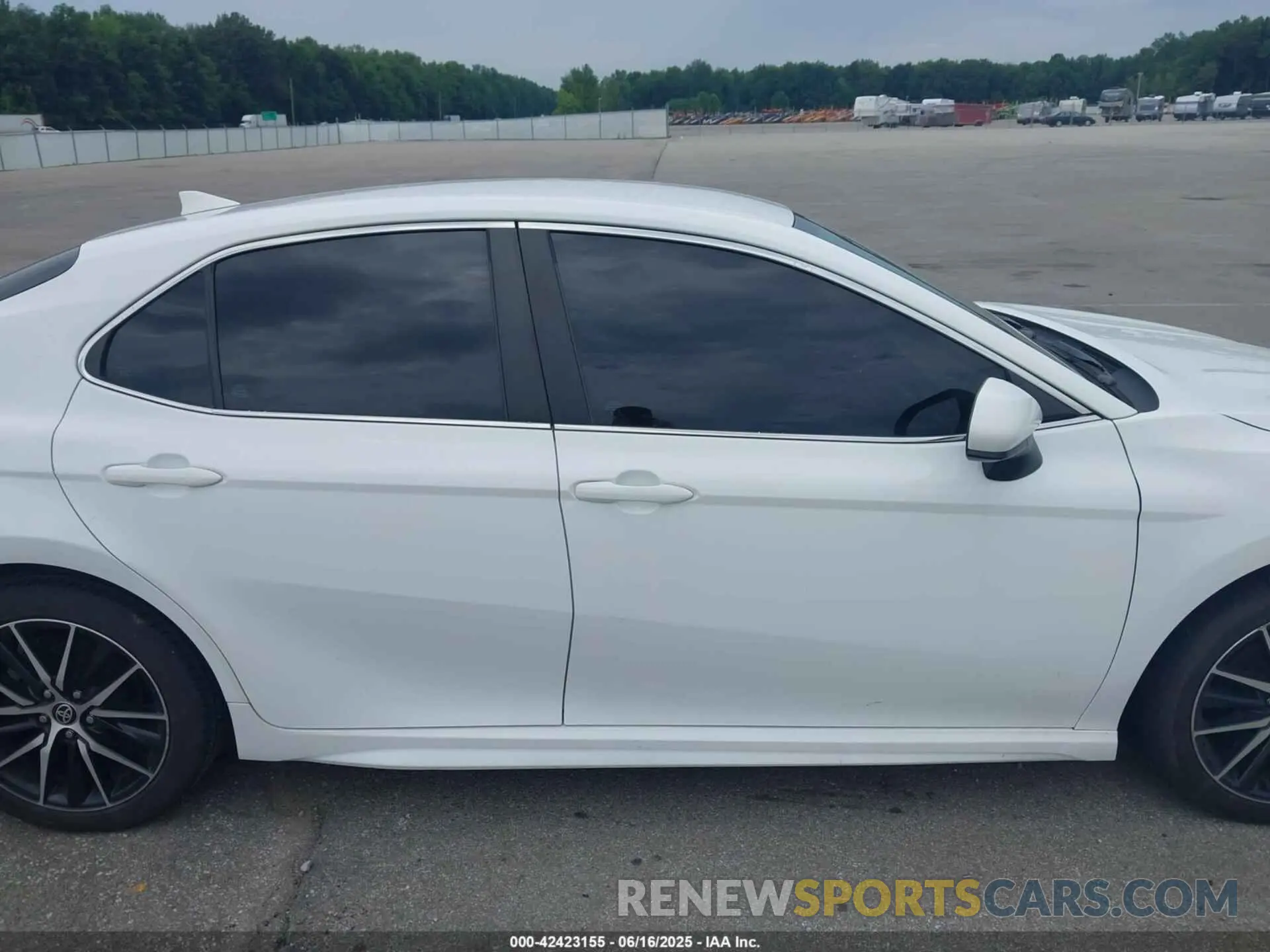 13 fotografías del automóvil dañado 4T1G11AK9MU599783 TOYOTA CAMRY 2021