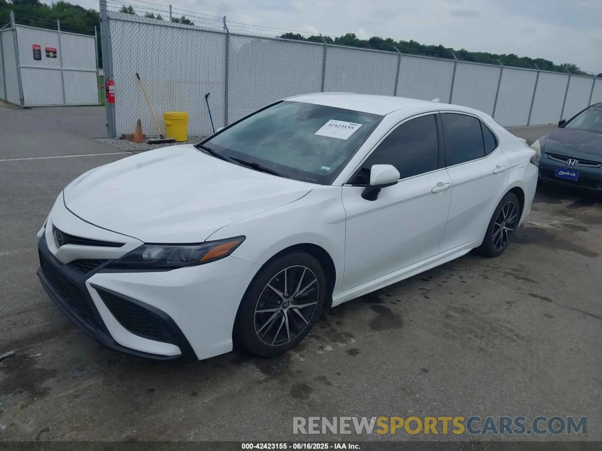 2 fotografías del automóvil dañado 4T1G11AK9MU599783 TOYOTA CAMRY 2021