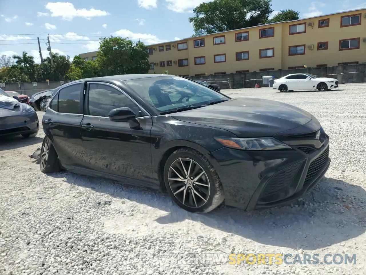 4 fotografías del automóvil dañado 4T1G11AK9MU617067 TOYOTA CAMRY 2021