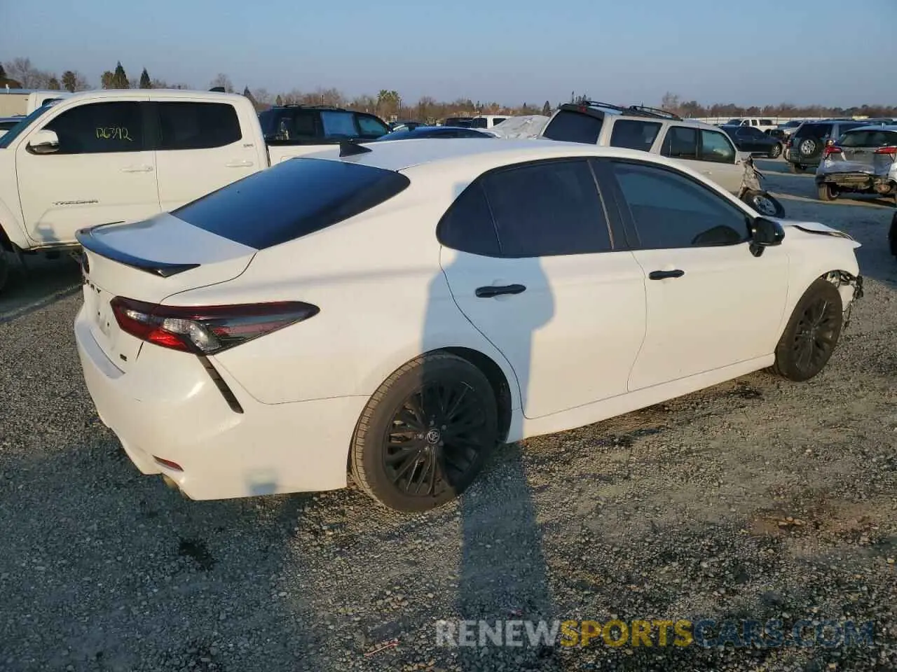 3 fotografías del automóvil dañado 4T1G11AKXMU408937 TOYOTA CAMRY 2021