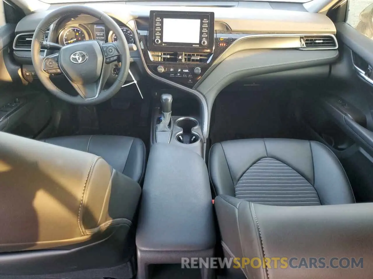 8 fotografías del automóvil dañado 4T1G11AKXMU408937 TOYOTA CAMRY 2021