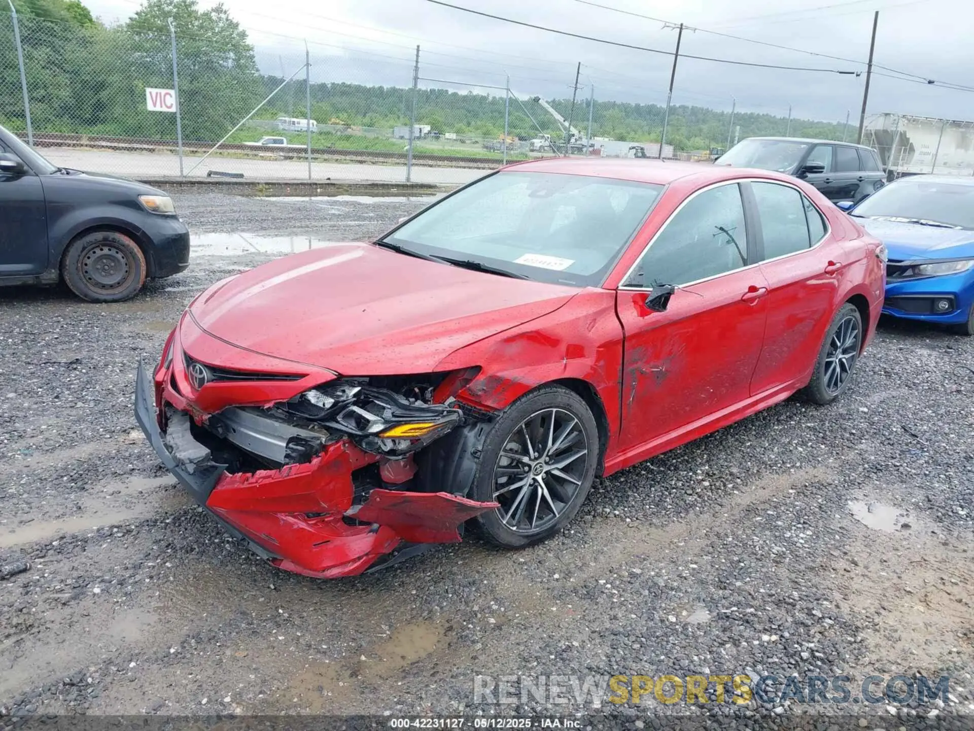 2 fotografías del automóvil dañado 4T1G11AKXMU414625 TOYOTA CAMRY 2021