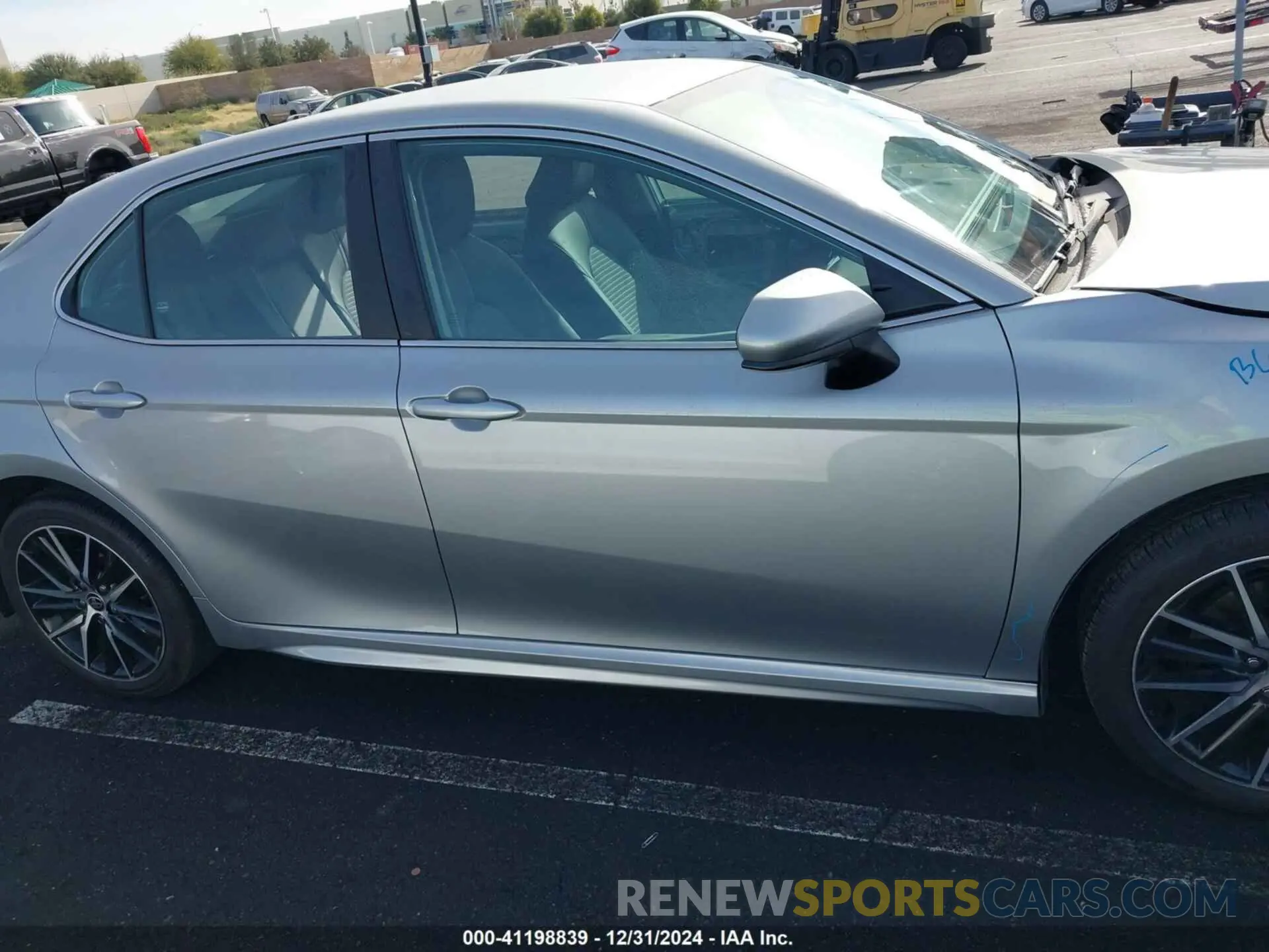 14 fotografías del automóvil dañado 4T1G11AKXMU425270 TOYOTA CAMRY 2021